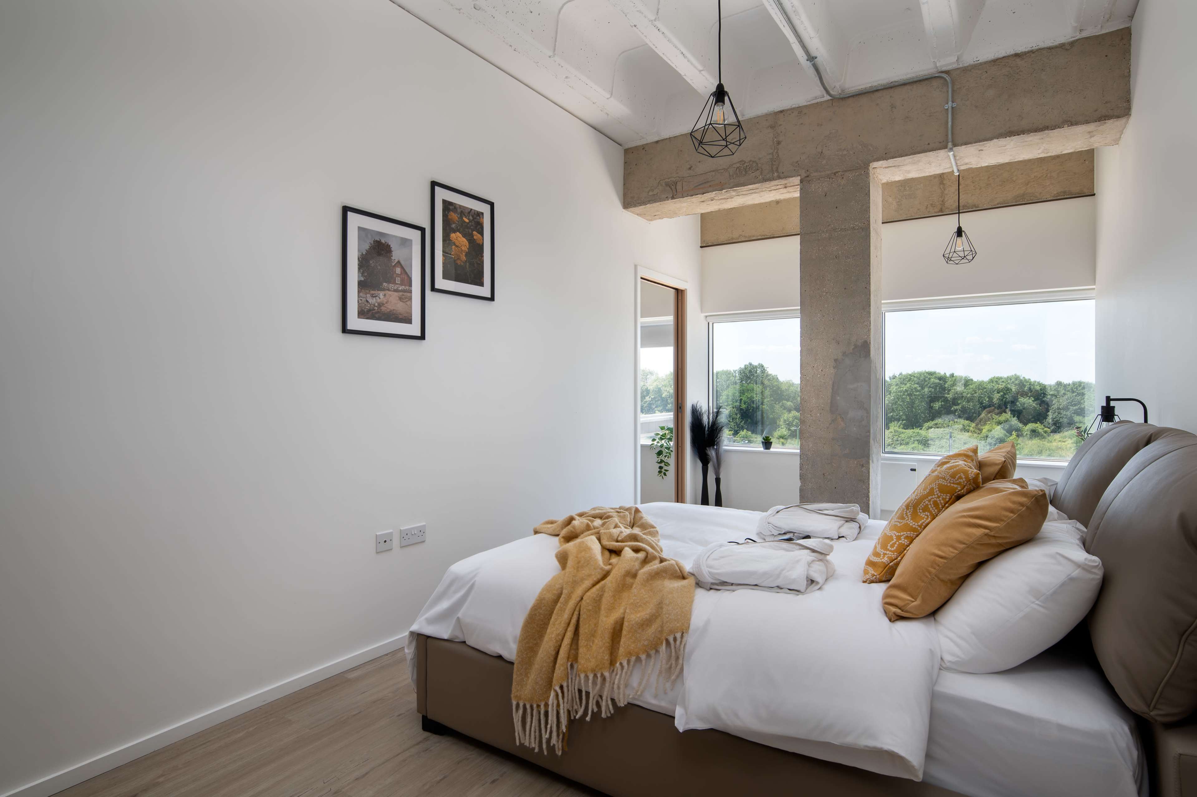 Premium Executive Apartment in Central Milton Keynes – Ideal for Corporate Stays, Remote Work & Filming Image in Central Milton Keynes, Milton Keynes, ENG