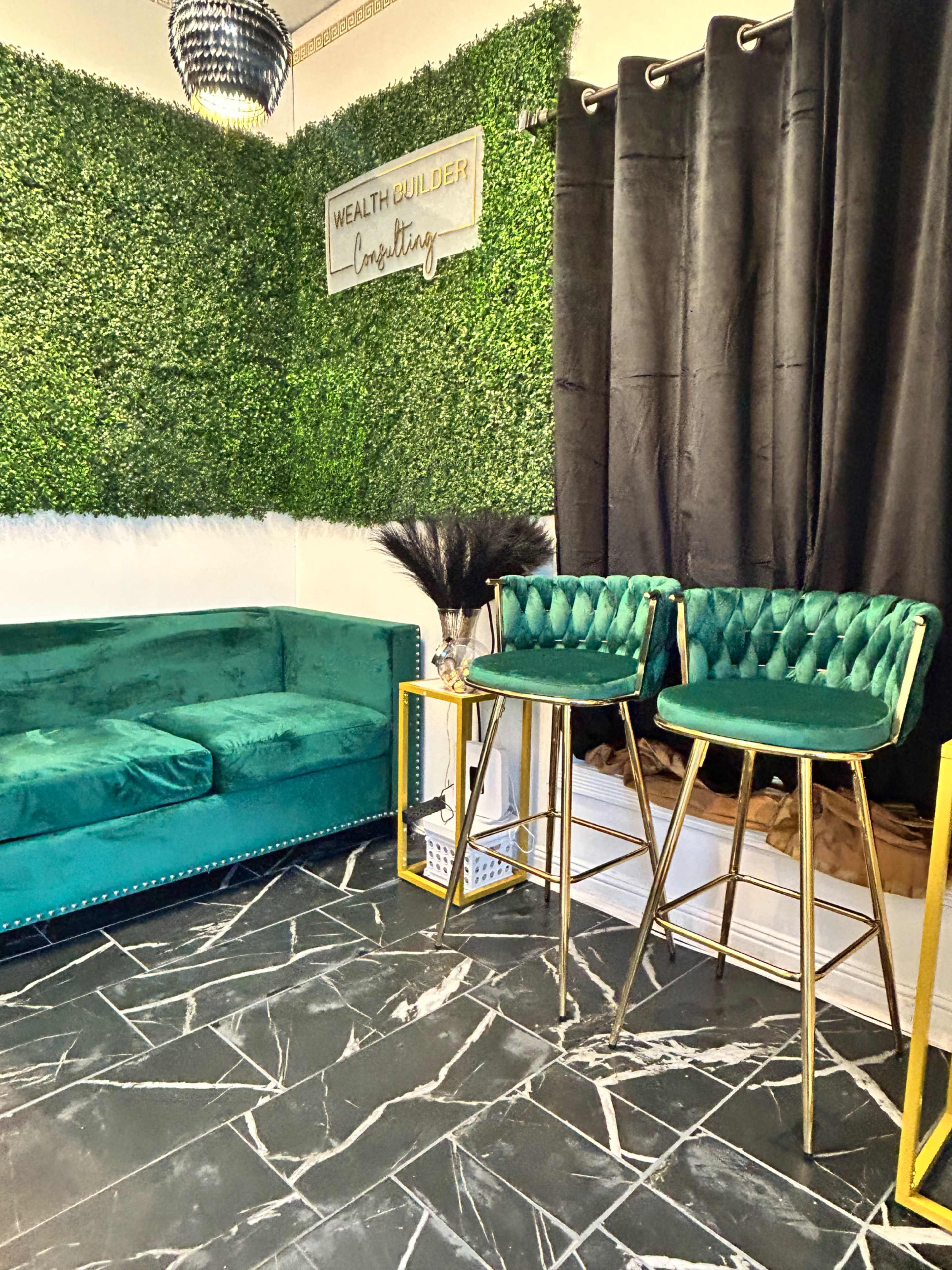 Green Velvet Room Image in Lithonia, Lithonia, GA
