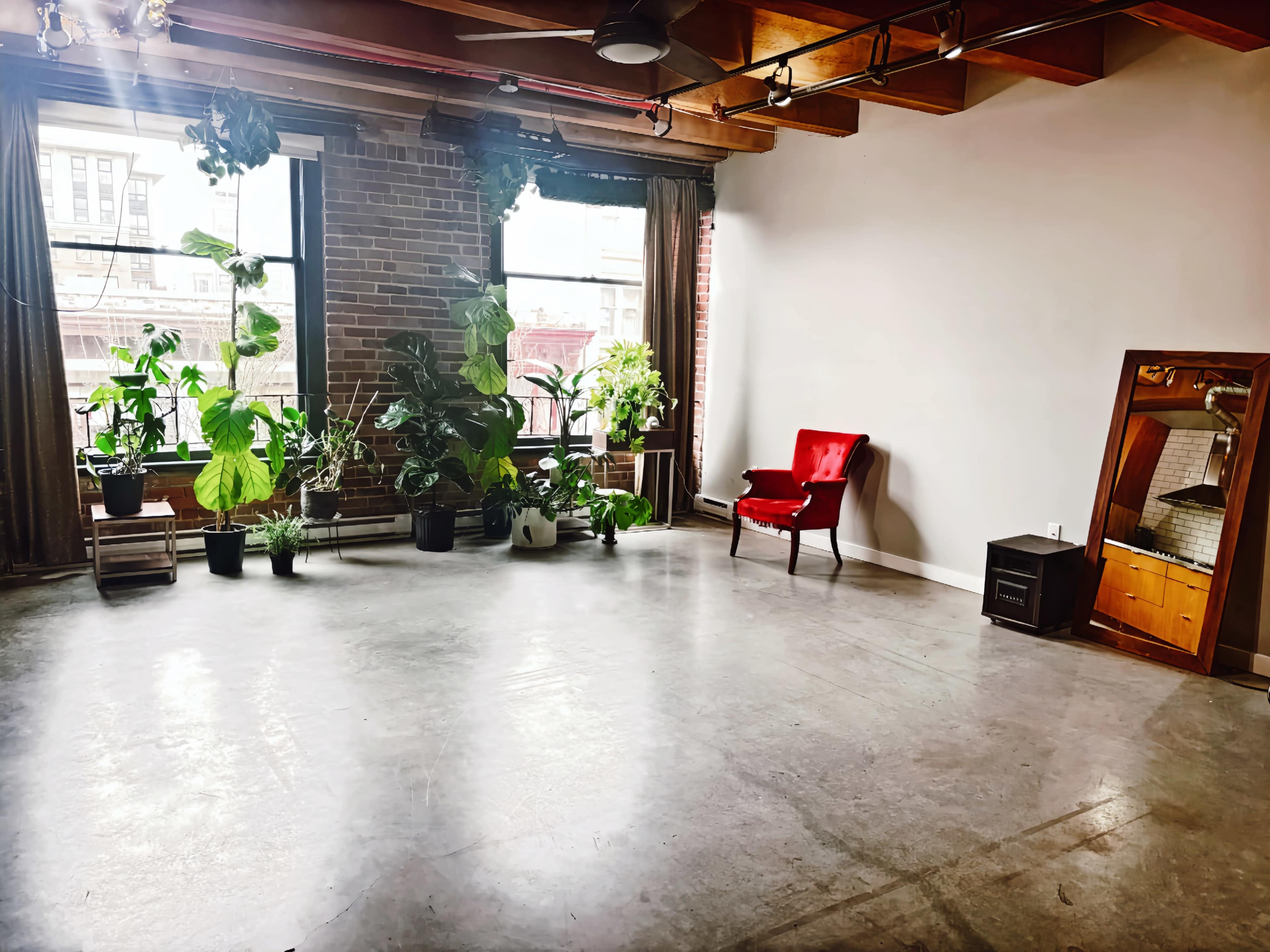 Paxkan - Bright and Modern wellness studio Image in Downtown Eastside, Vancouver, BC