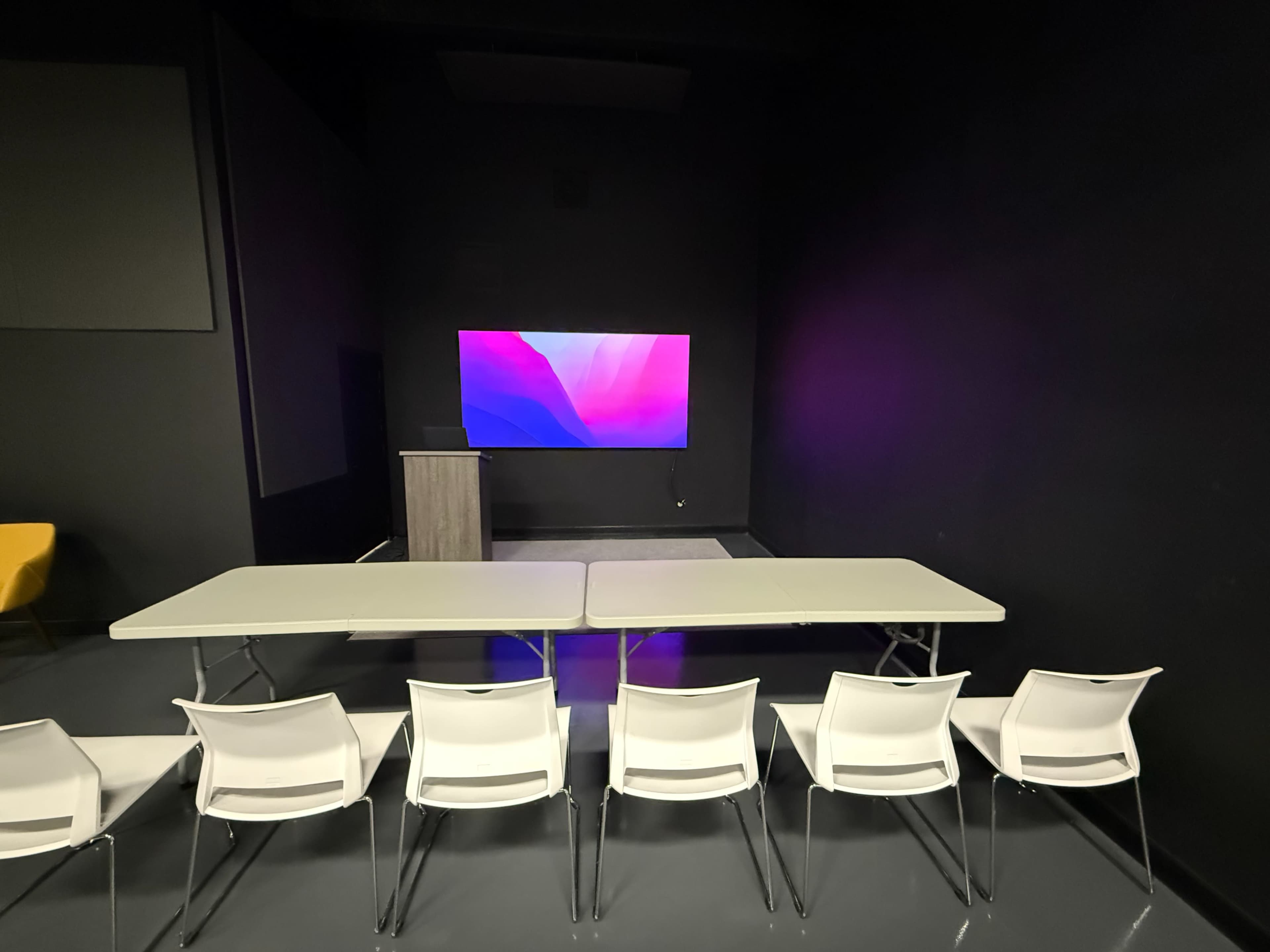 Studio with LED panel (6m x 3m or 19.69 ft x 9.84 ft) Image in Miami Springs, Miami Springs, FL