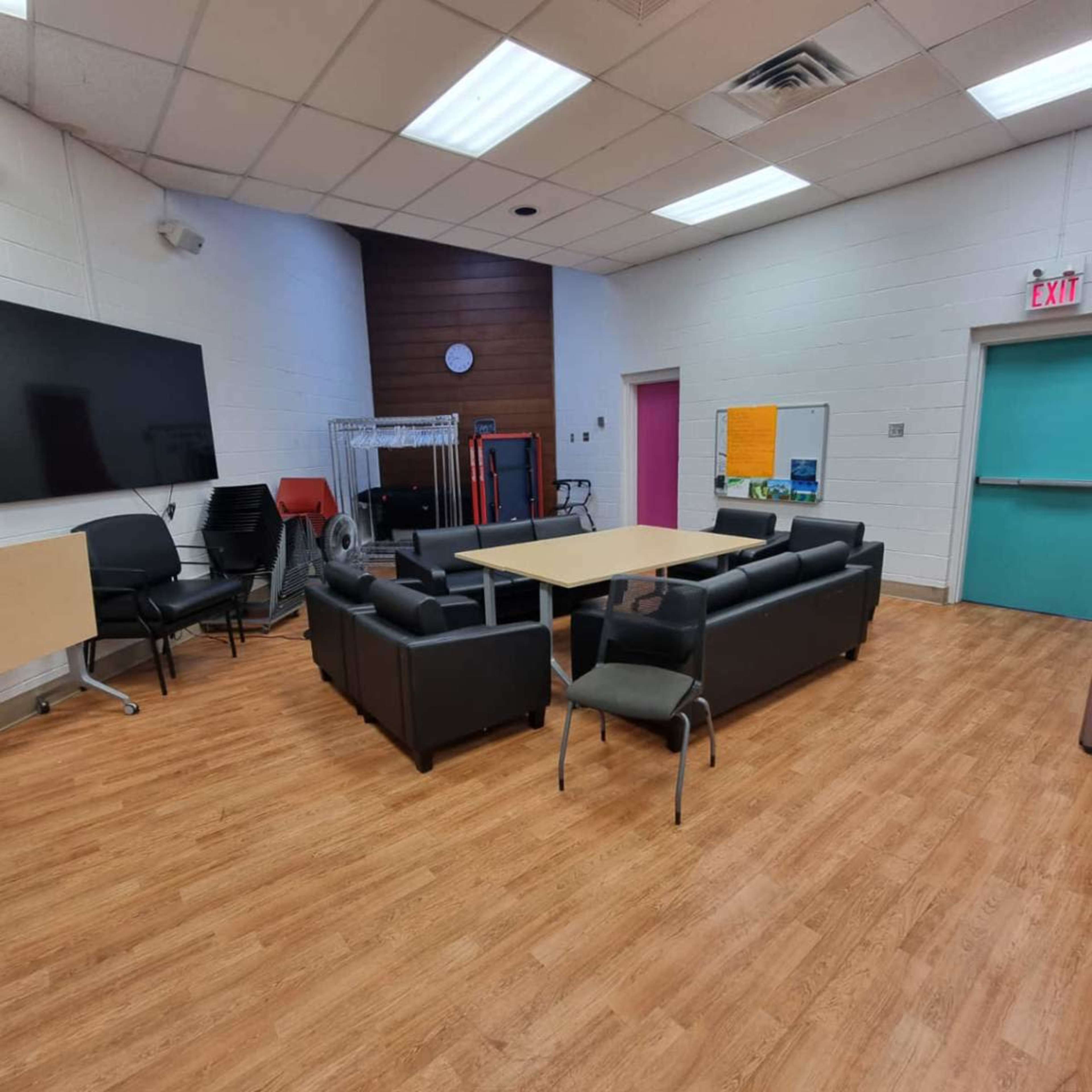 Private Meeting Room – Warden Woods Community Centre Image in Oakridge, Scarborough, ON