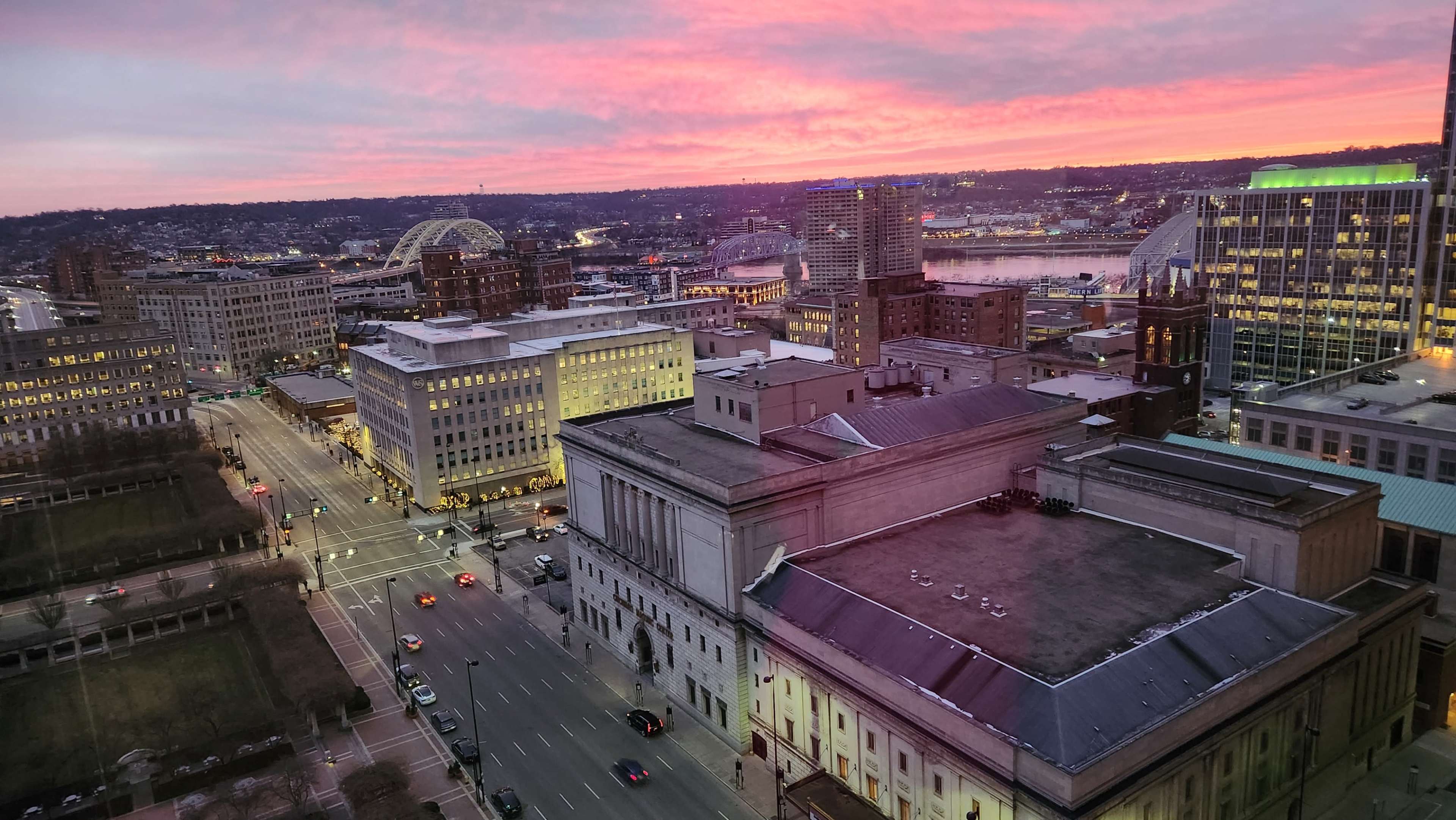 Day Office Image in Central Business District, Cincinnati, OH