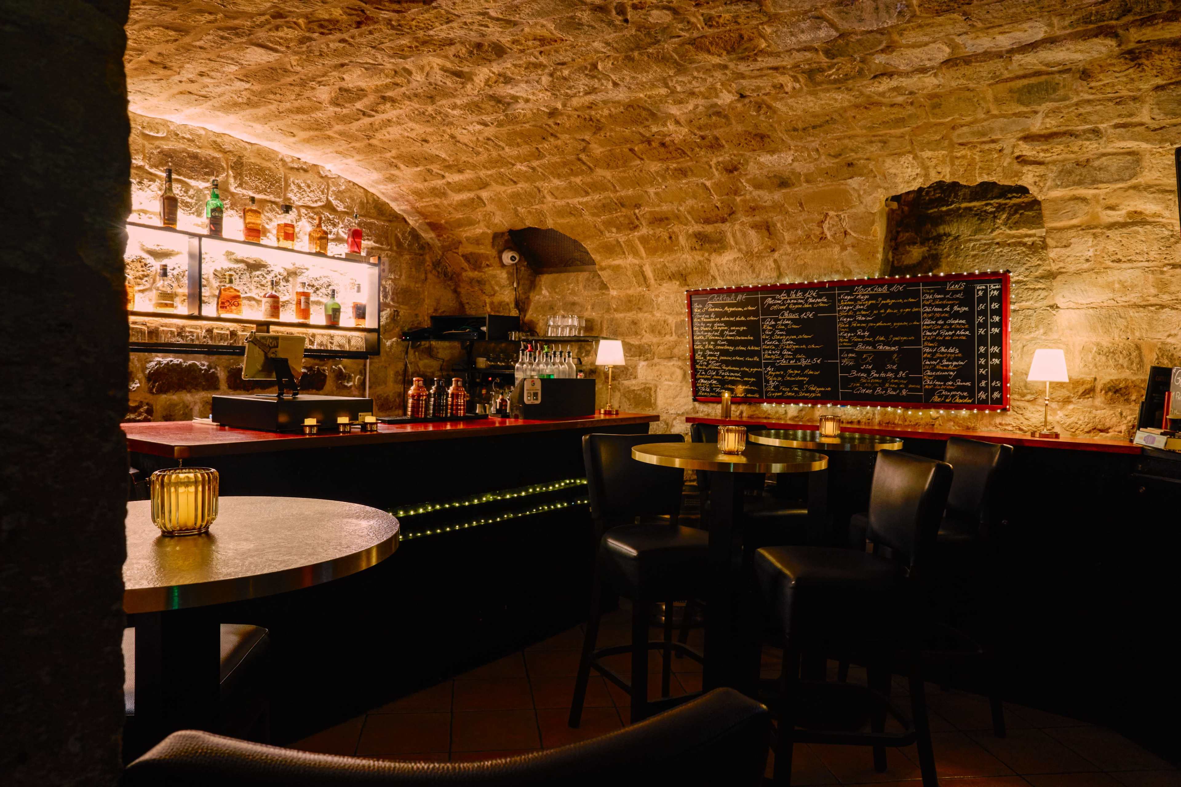 Une cave voûtée au coeur du Marais Image in St Gervais, Paris, 