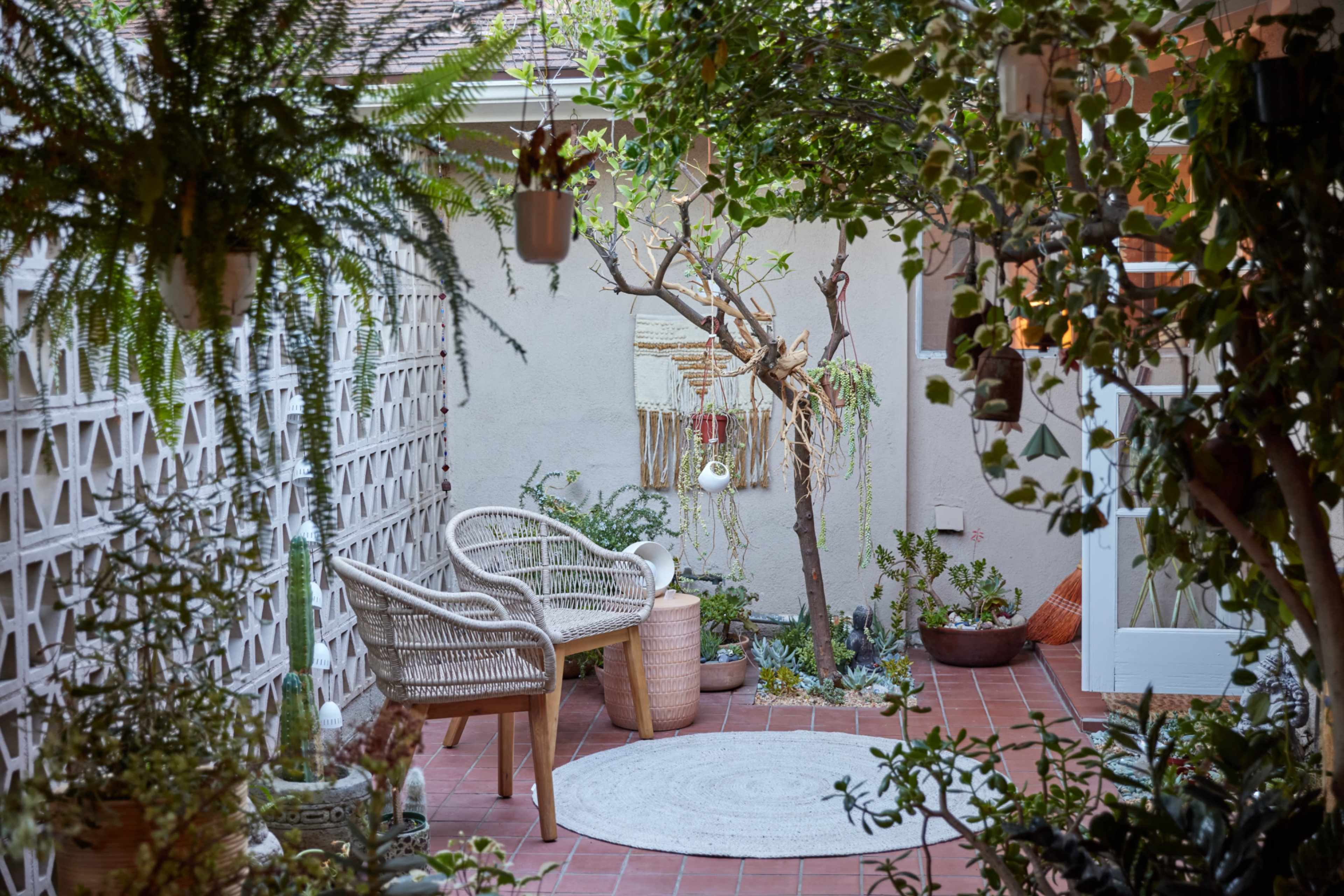 Step Into 1960s Style – A Mid-Century Modern Time Capsule Perfect for Shoots Image in Greater Mulwood, Calabasas, CA