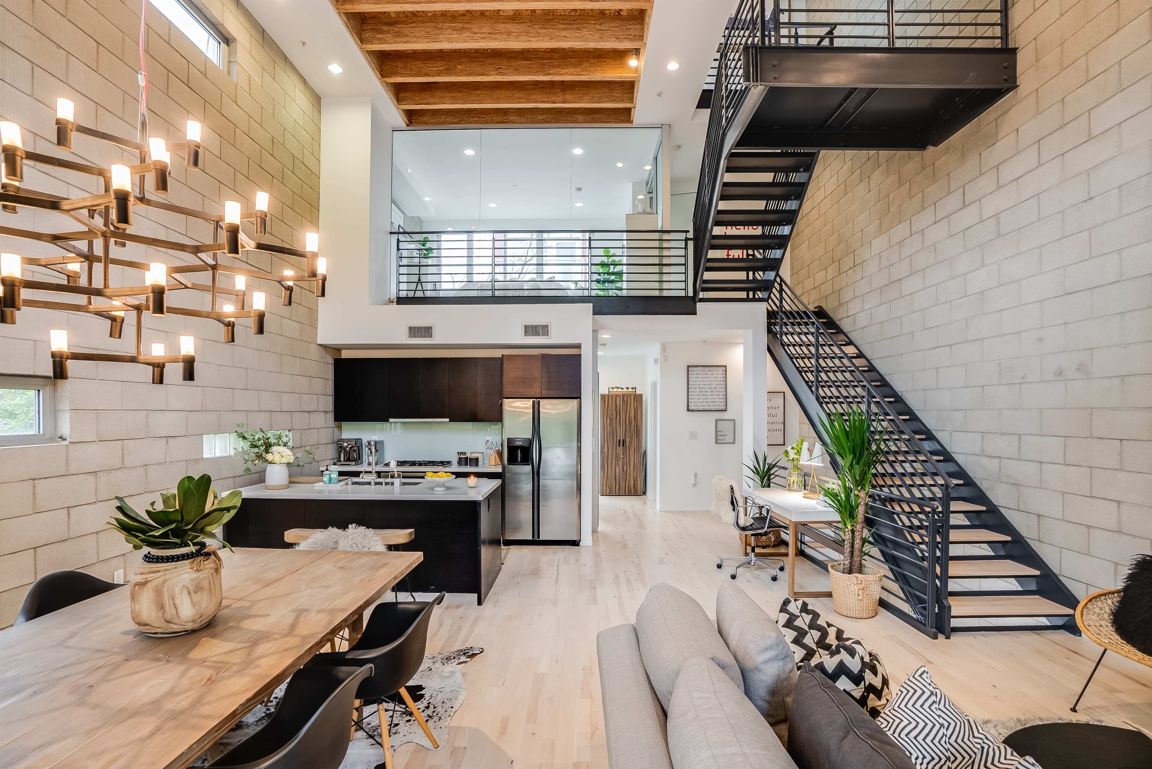 Luxurious 3-Bedroom Loft at the Entrance to Universal Studios Image in Studio City, Los Angeles, CA