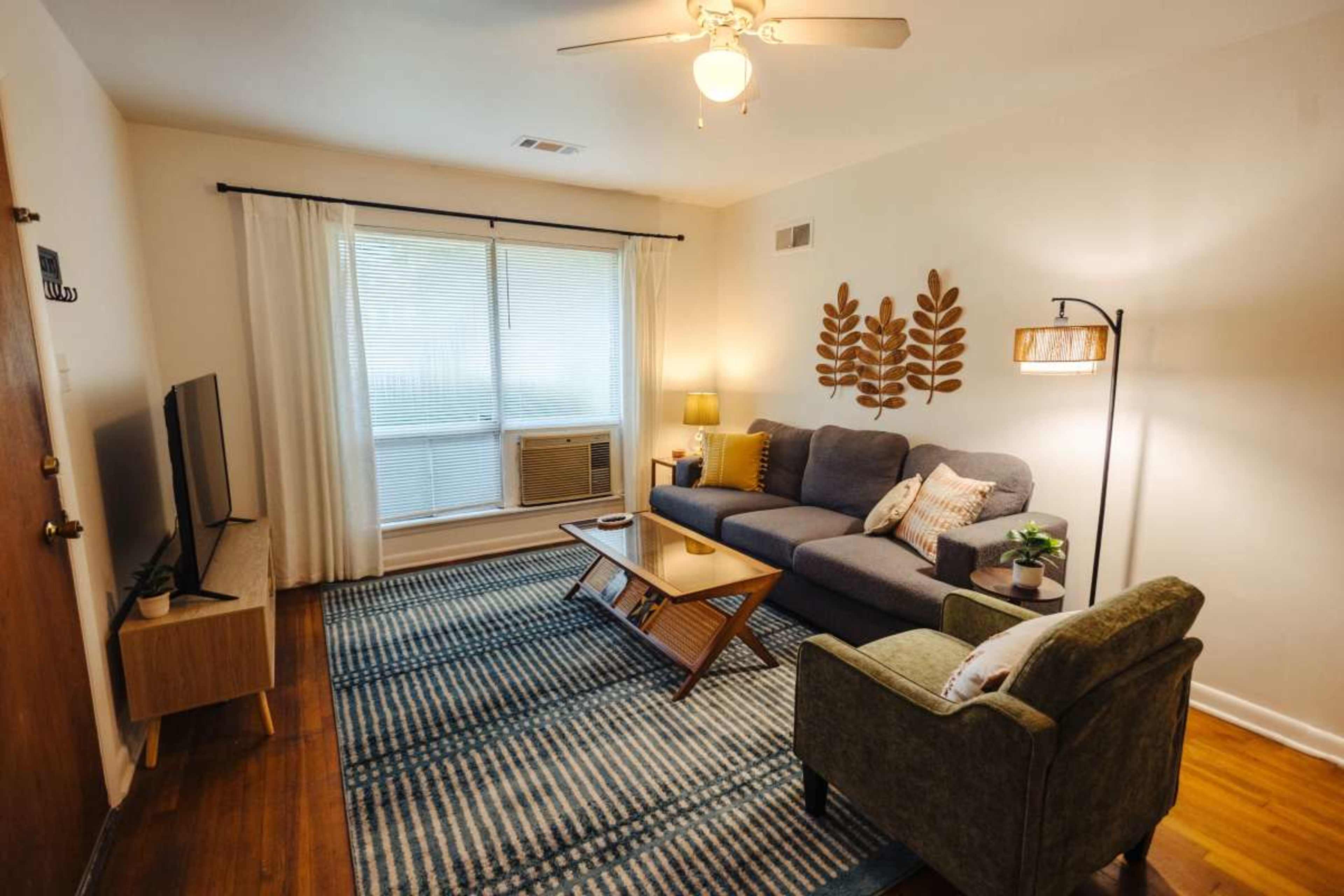 Centrally Located King Bed Midtown Memphis 2360 Image in Binghampton, Memphis, TN