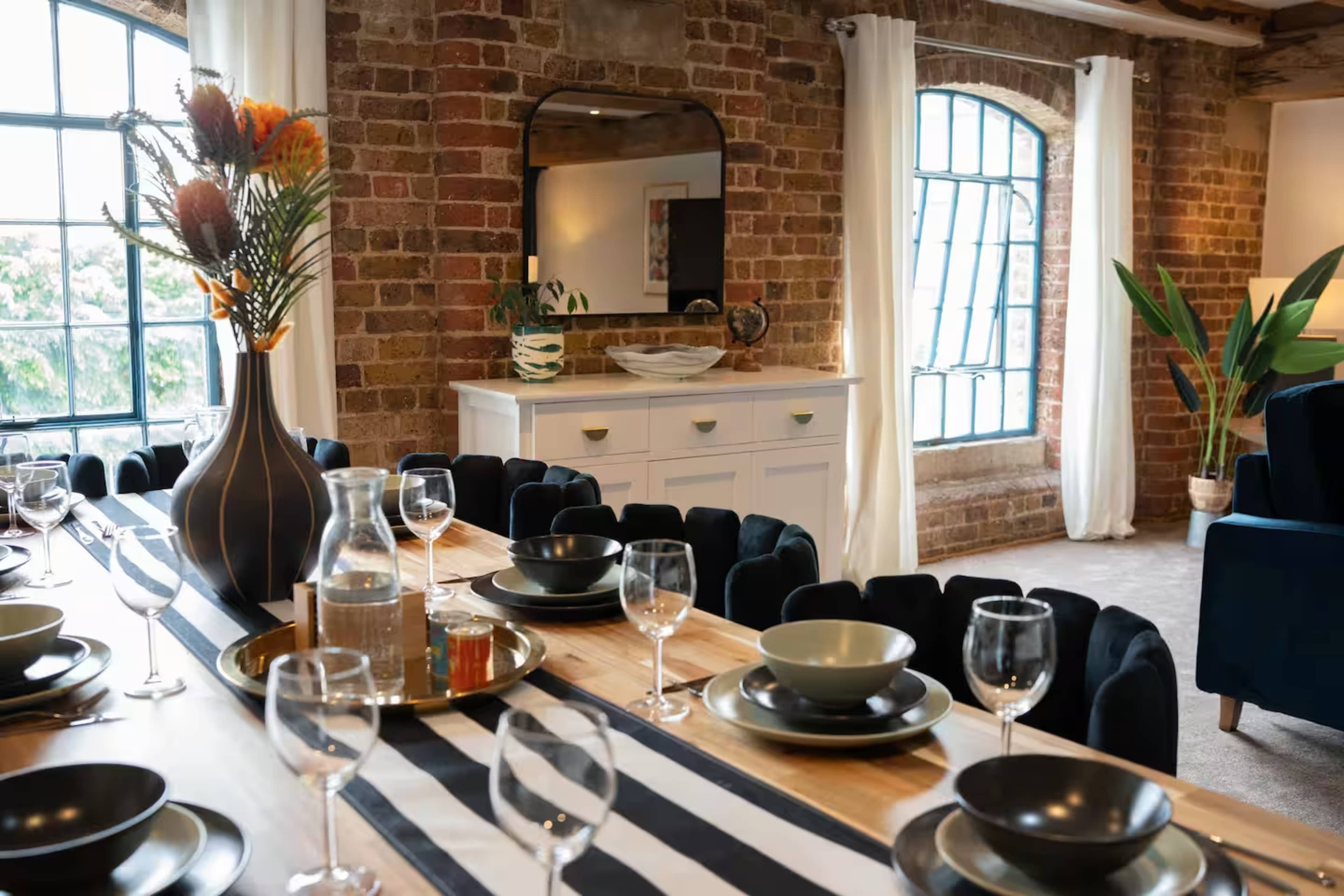 Industrial Riverside Triplex Loft Image in Royal Docks, London, ENG