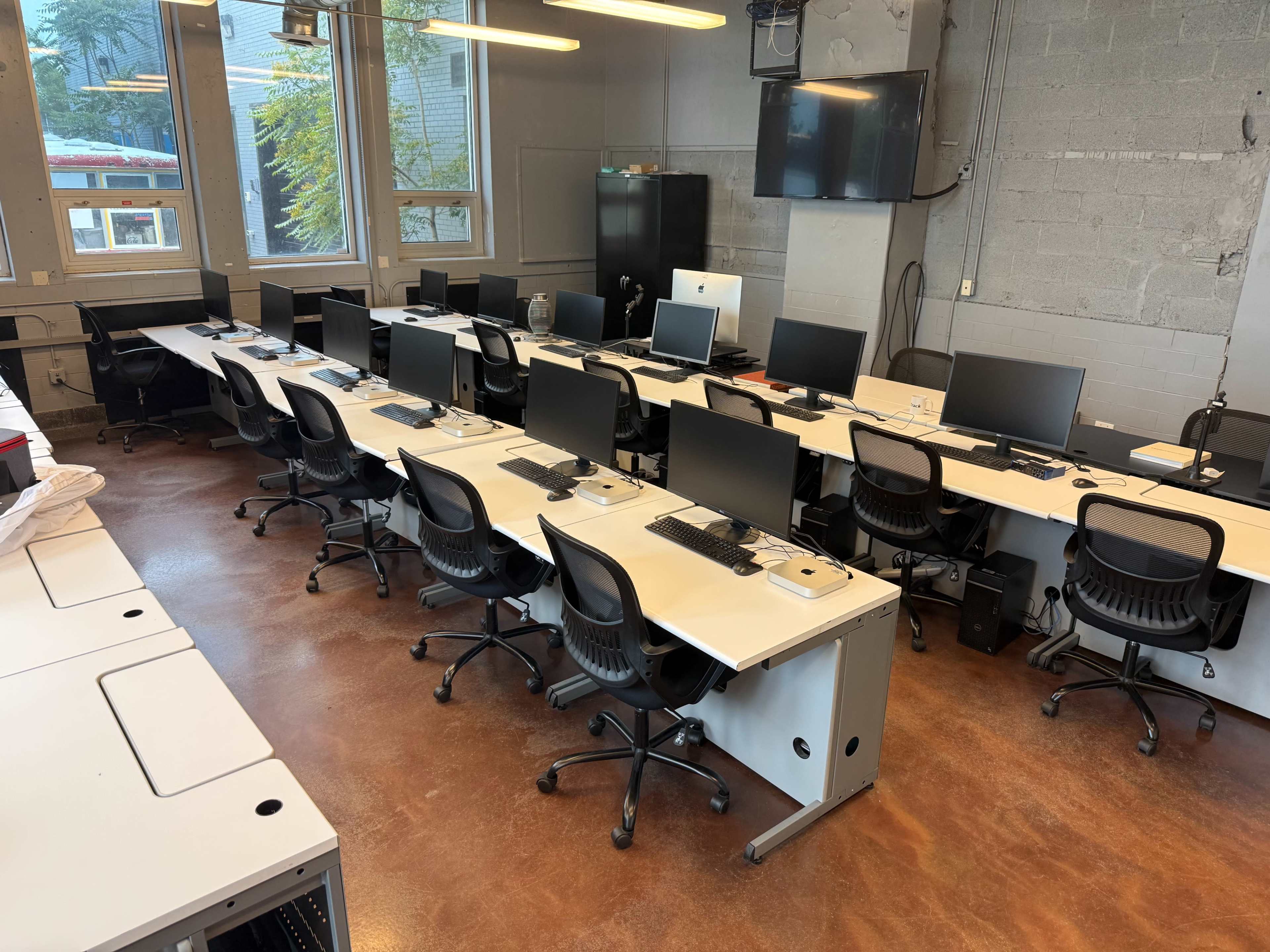 Multi-Purpose Conference Room Minutes from Downtown Detroit Image in Central Southwest, Detroit, MI