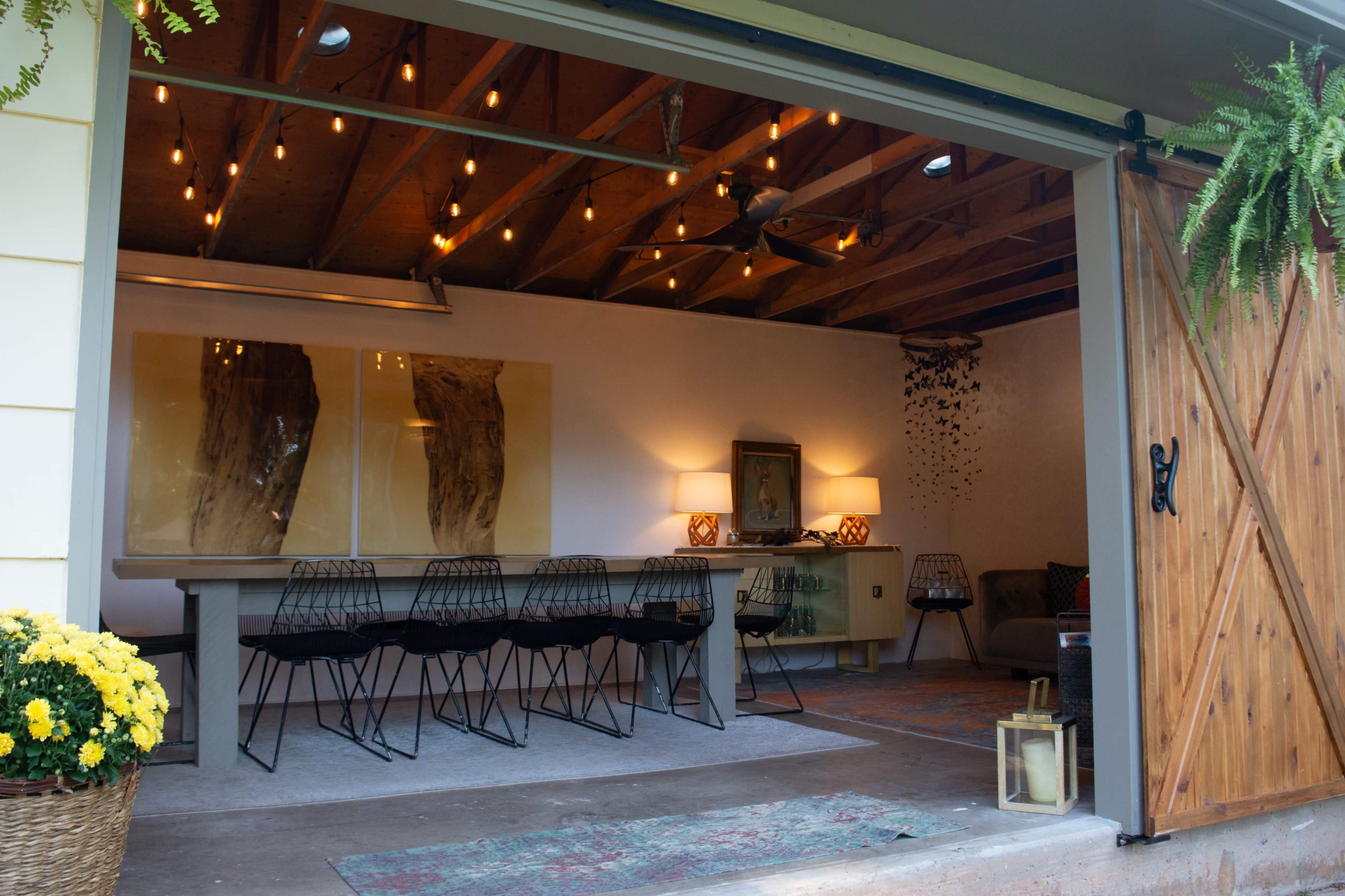 Stylish Mid-Century Modern Gathering Space Image in Pleasant Valley, Colorado Springs, CO