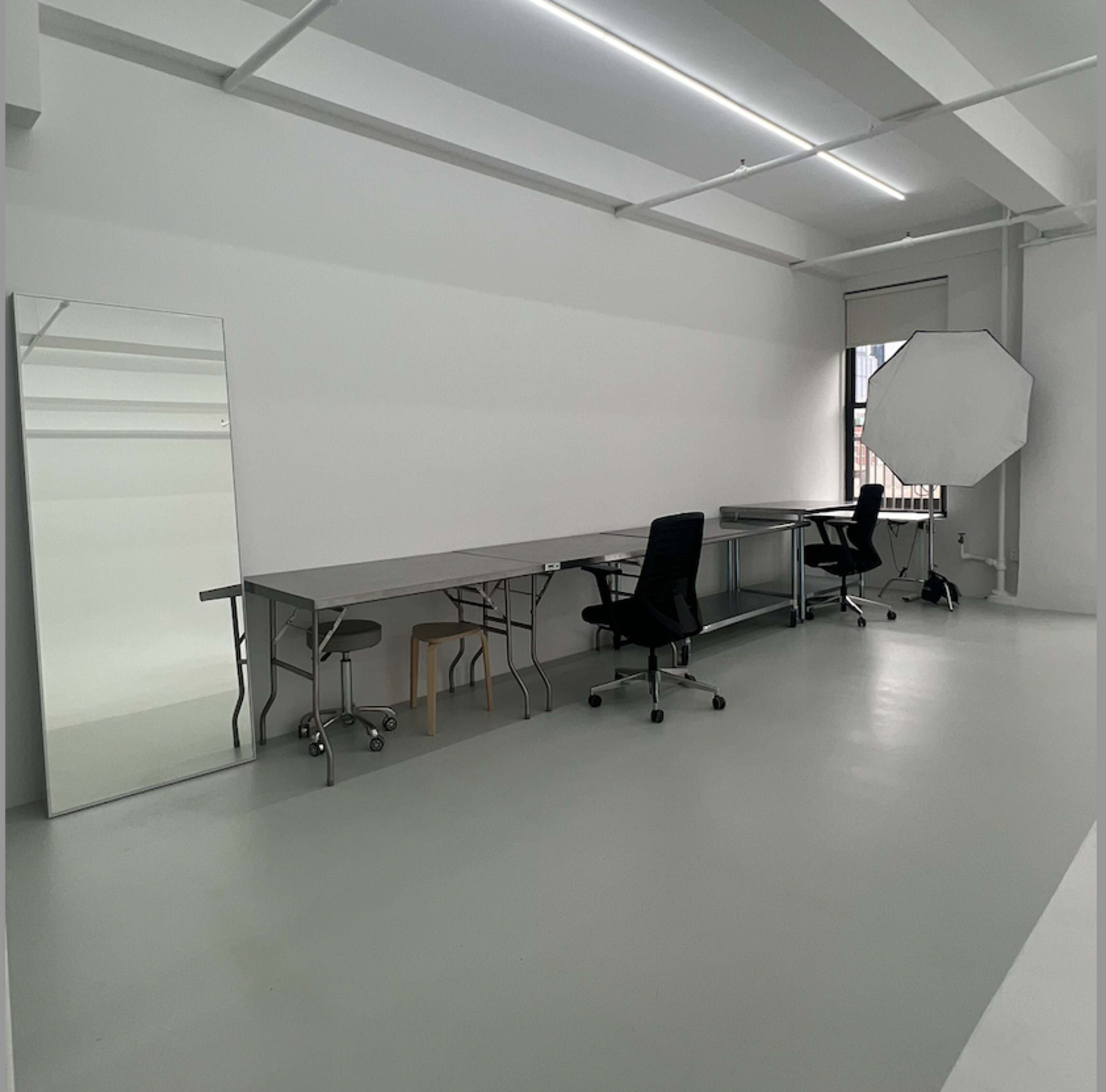 Fashion district Studio with daylight and Cyc Wall Image in Midtown Manhattan, New York, NY