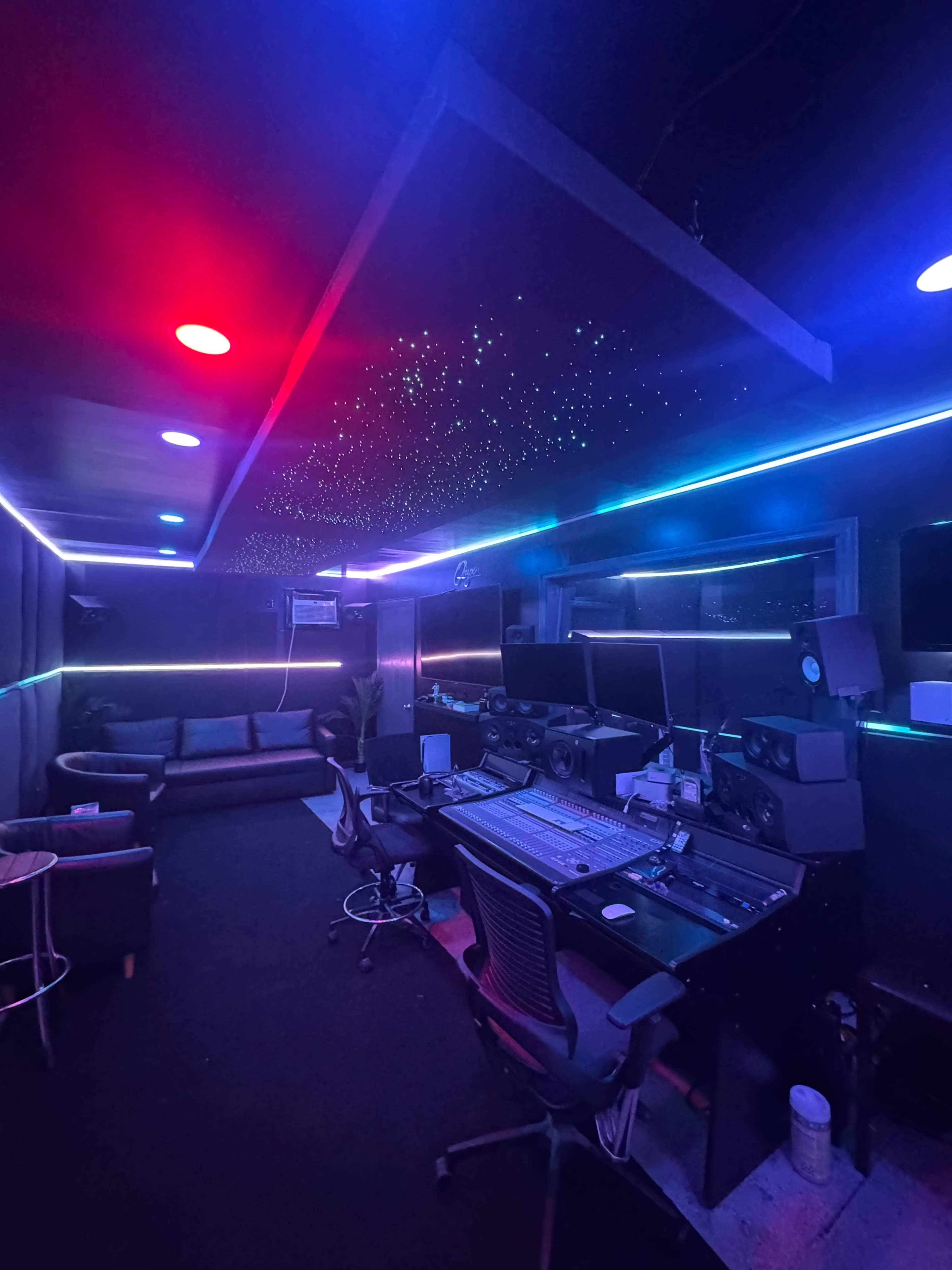 🛸 “A Spacecraft-Inspired Studio Designed for Next-Level Vibes” Image in Elizabeth, Elizabeth, NJ
