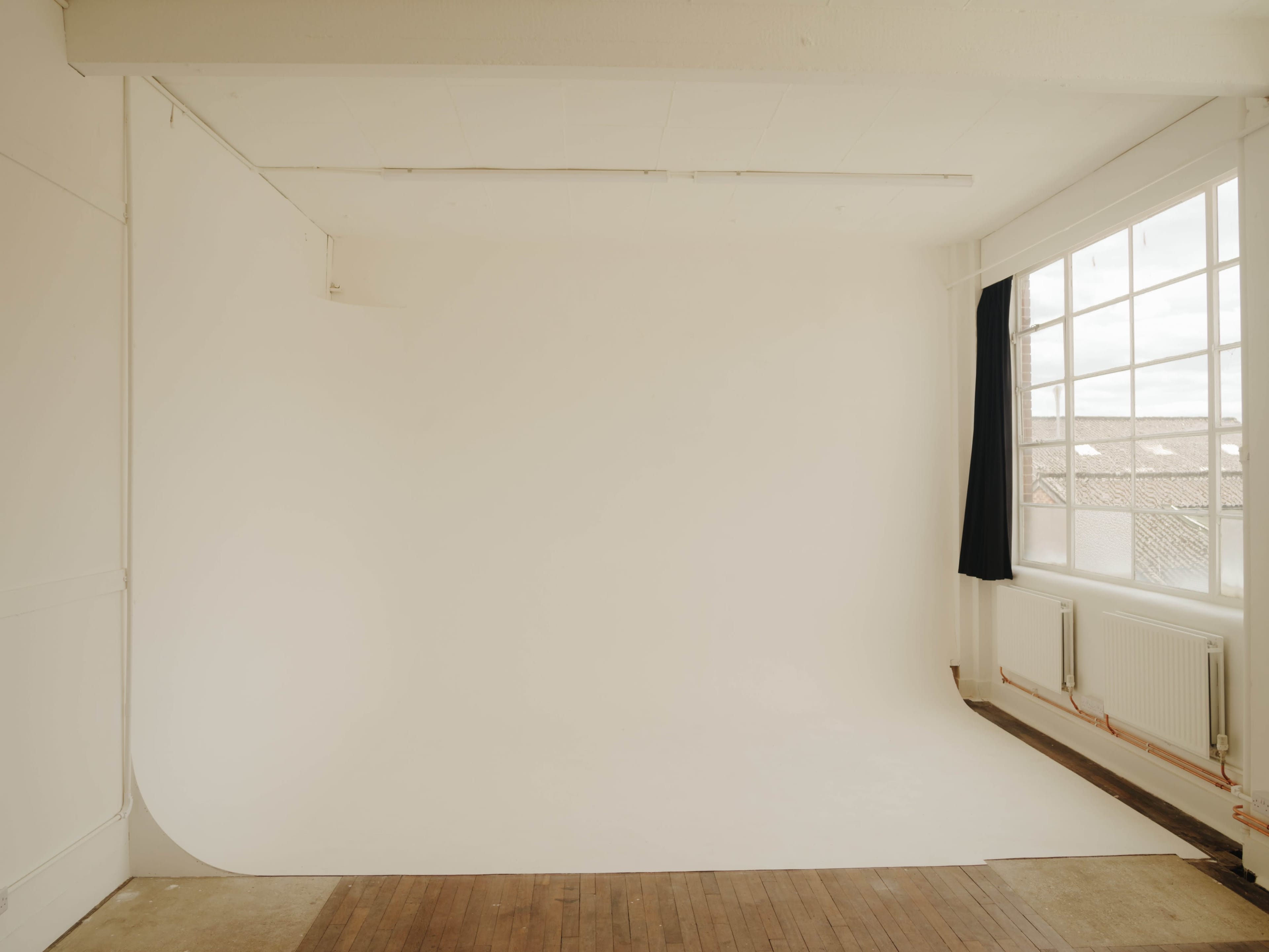Daylight photography studio with infinity cove, Tottenham/Seven Sisters Image in Tottenham, London, ENG