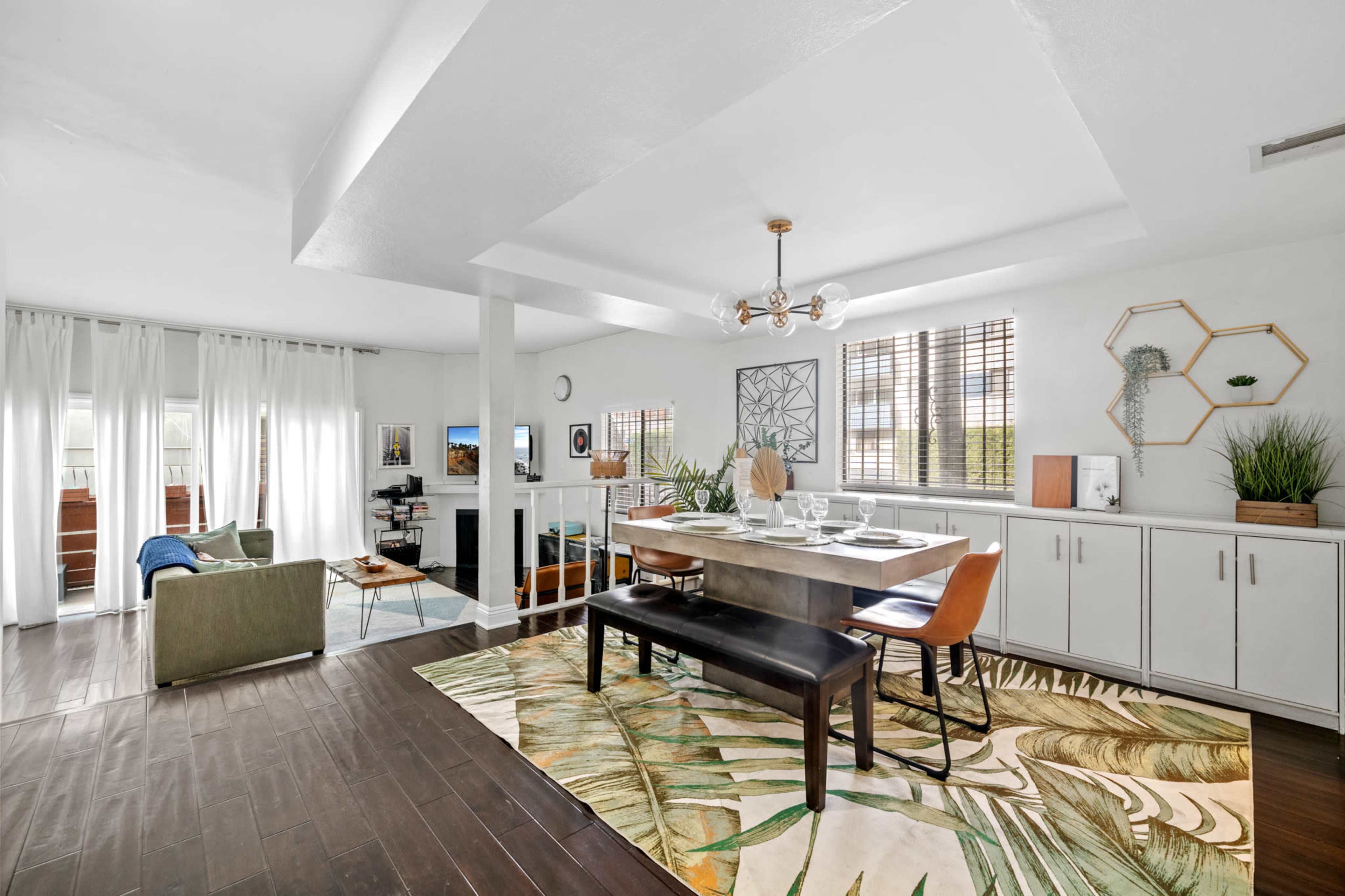 Gorgeous fun Space Image in Hollywood, Los Angeles, CA