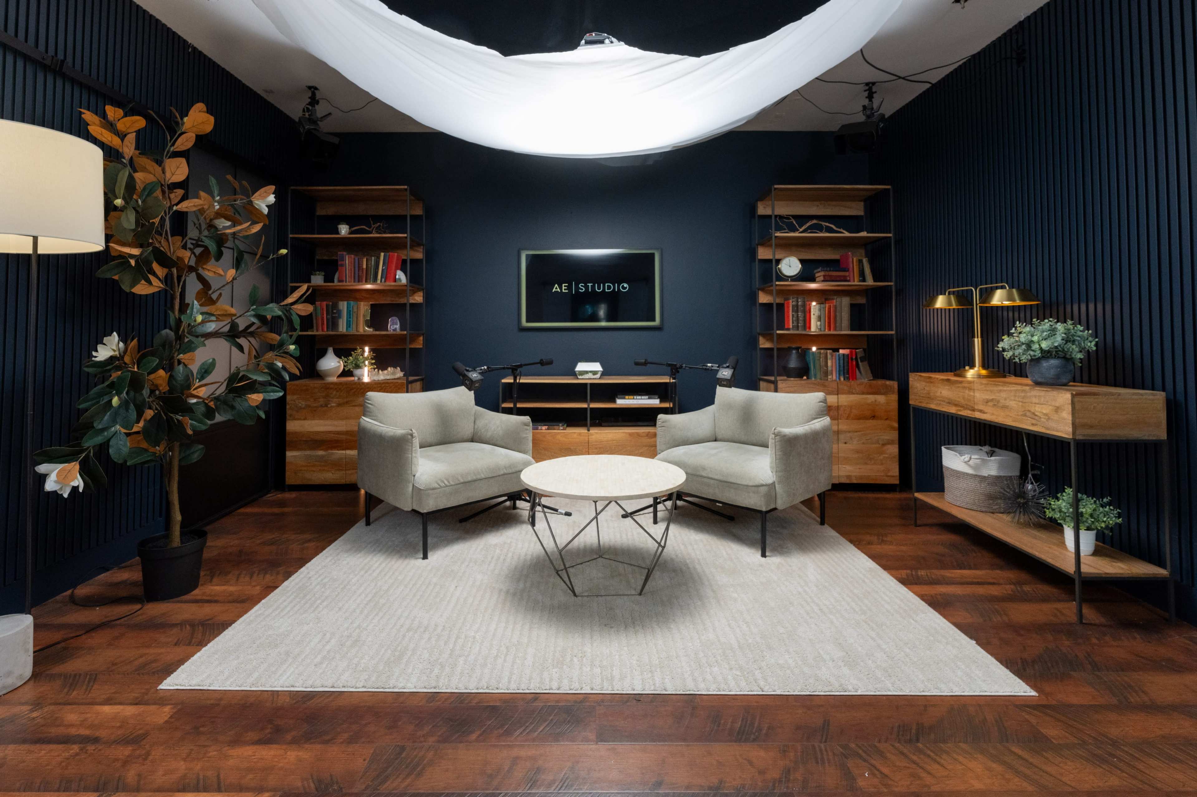 Content Creation Studio - Downtown - Podcast/Video/Photo - Various Lighting Options INCLUDED Image in Treemont, Austin, TX