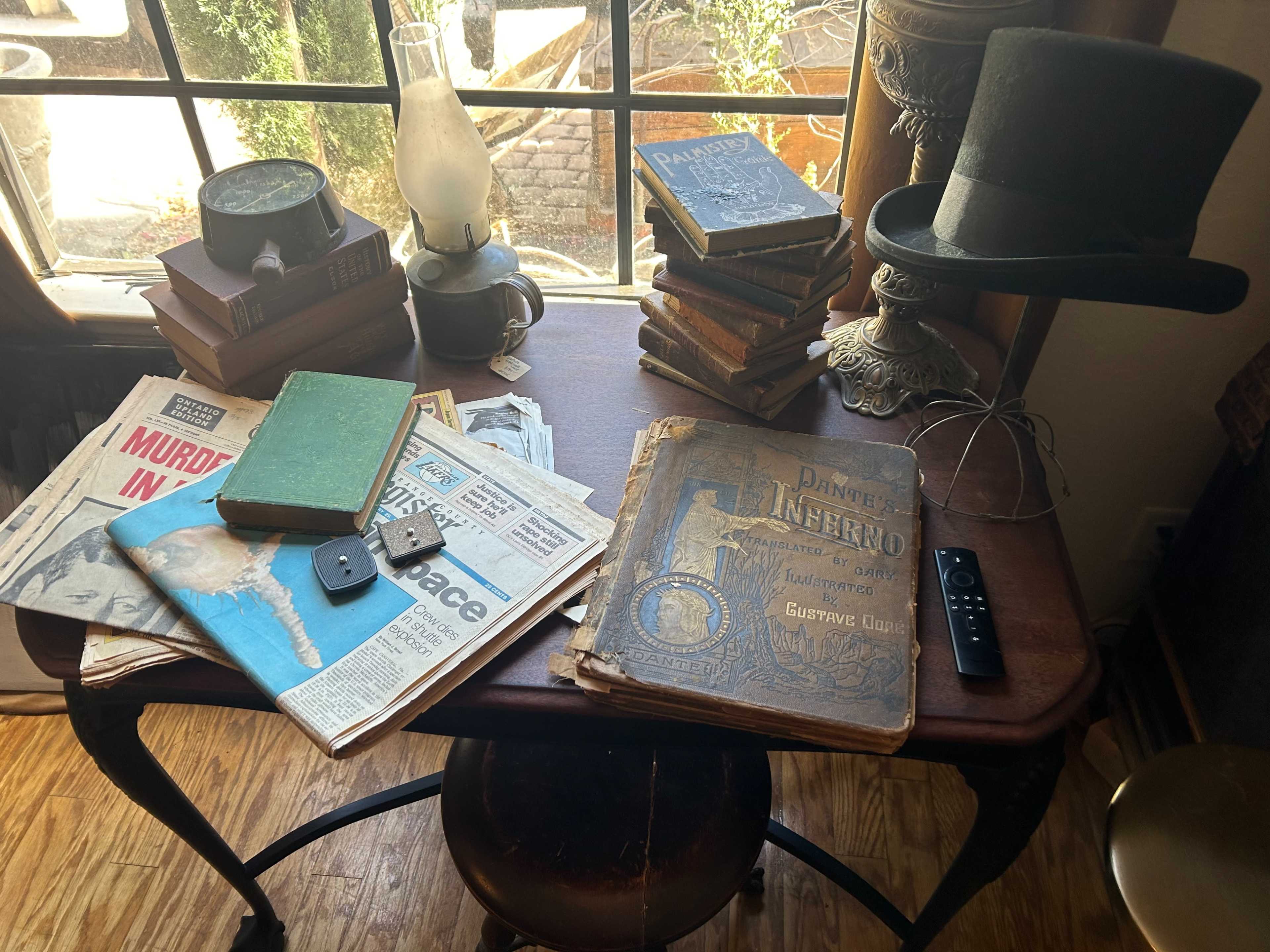 Medieval/Dark Academia Themed Livingroom Image in Del Rosa, San Bernardino, CA