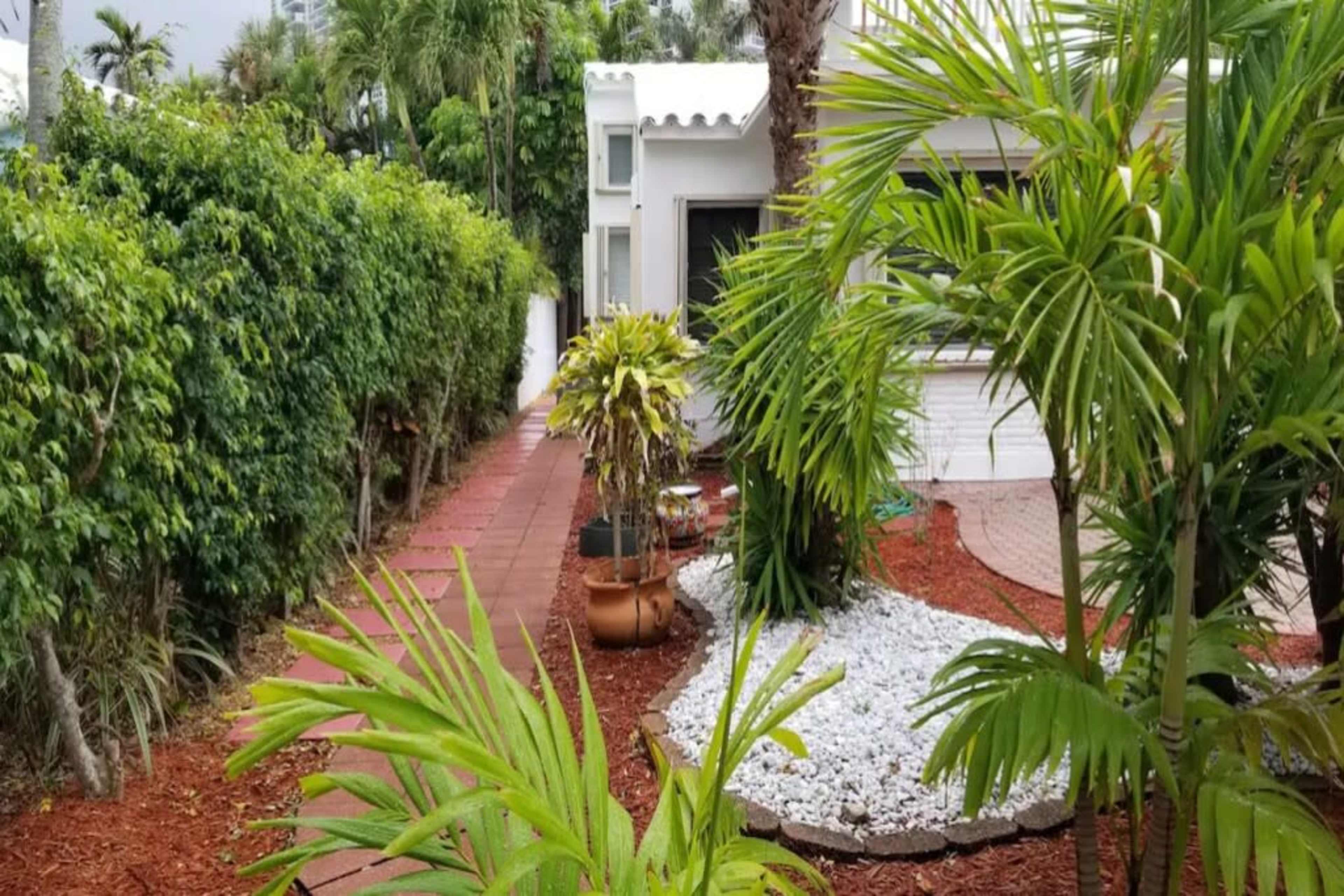 Beachside Cottage, direct Ocean Access Image in Lauderdale Beach, Fort Lauderdale, FL