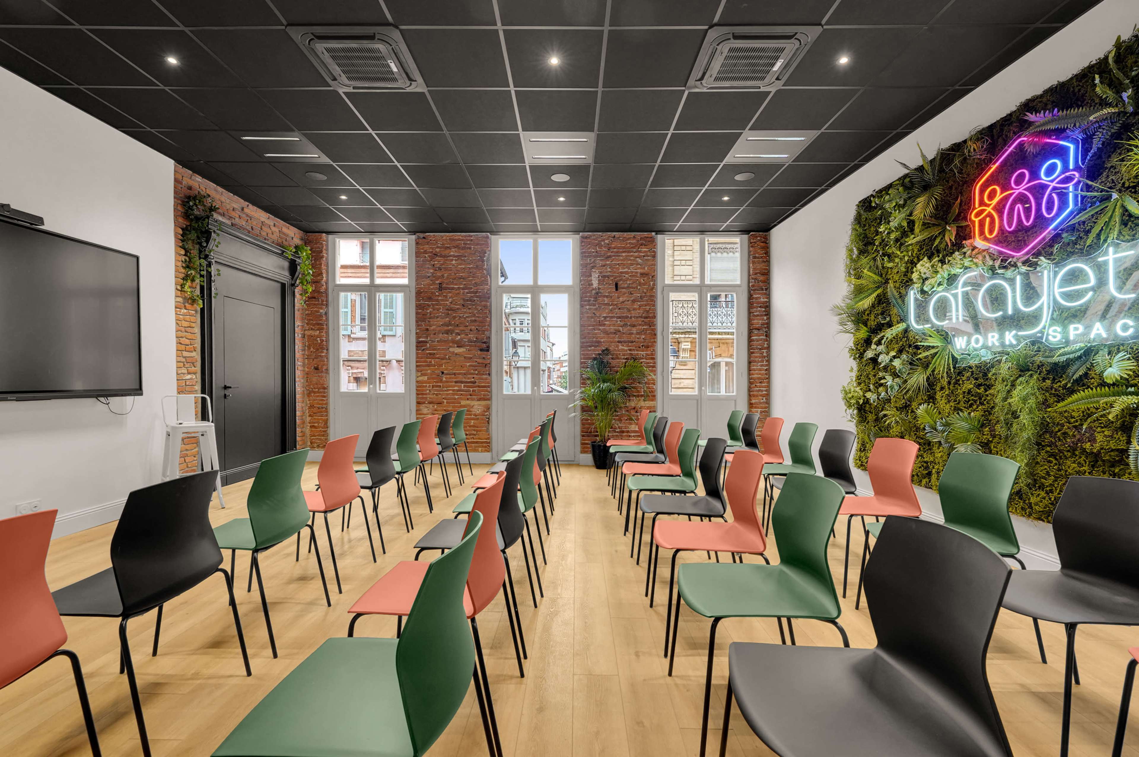 Salle de réunion, en plein coeur de Toulouse, un espace moderne empreint de caractère Image dans Saint-Georges, Toulouse, 
