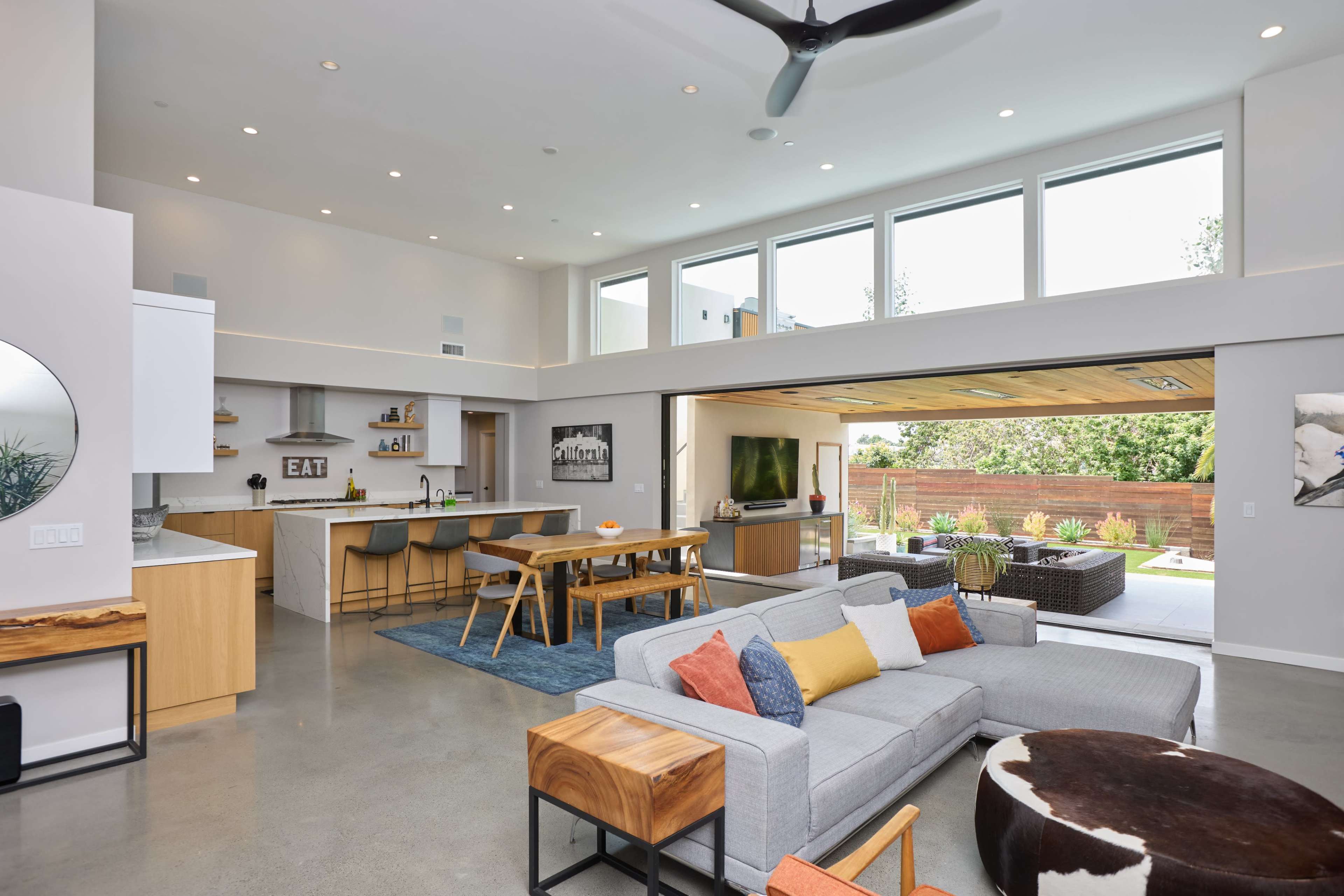 Modern Indoor/Outdoor Designer Home Image in Encinitas, Encinitas, CA
