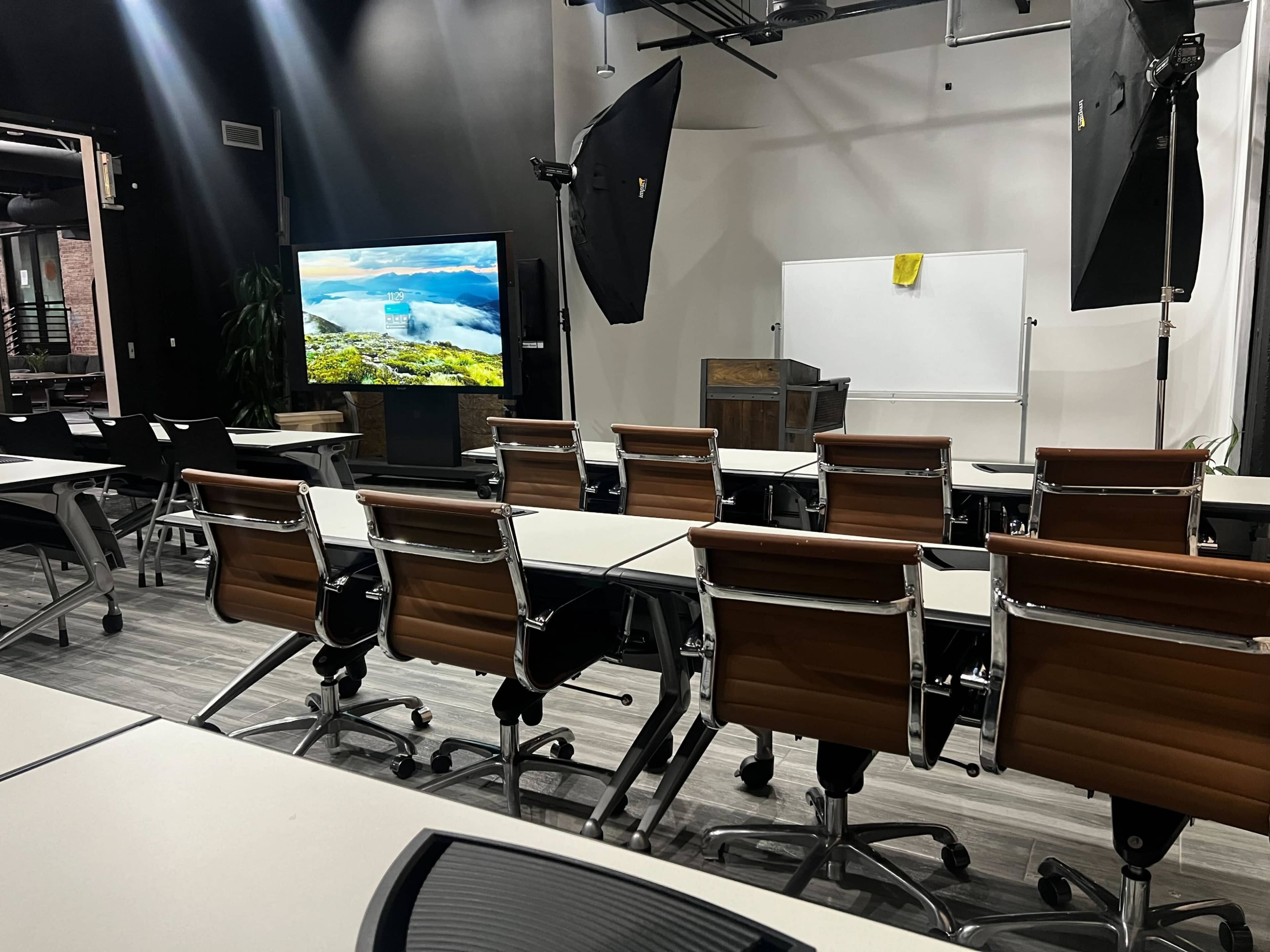 25 Person Classroom, Training Room, Meeting Space, Workshop Image in Old Pasadena, Pasadena, CA