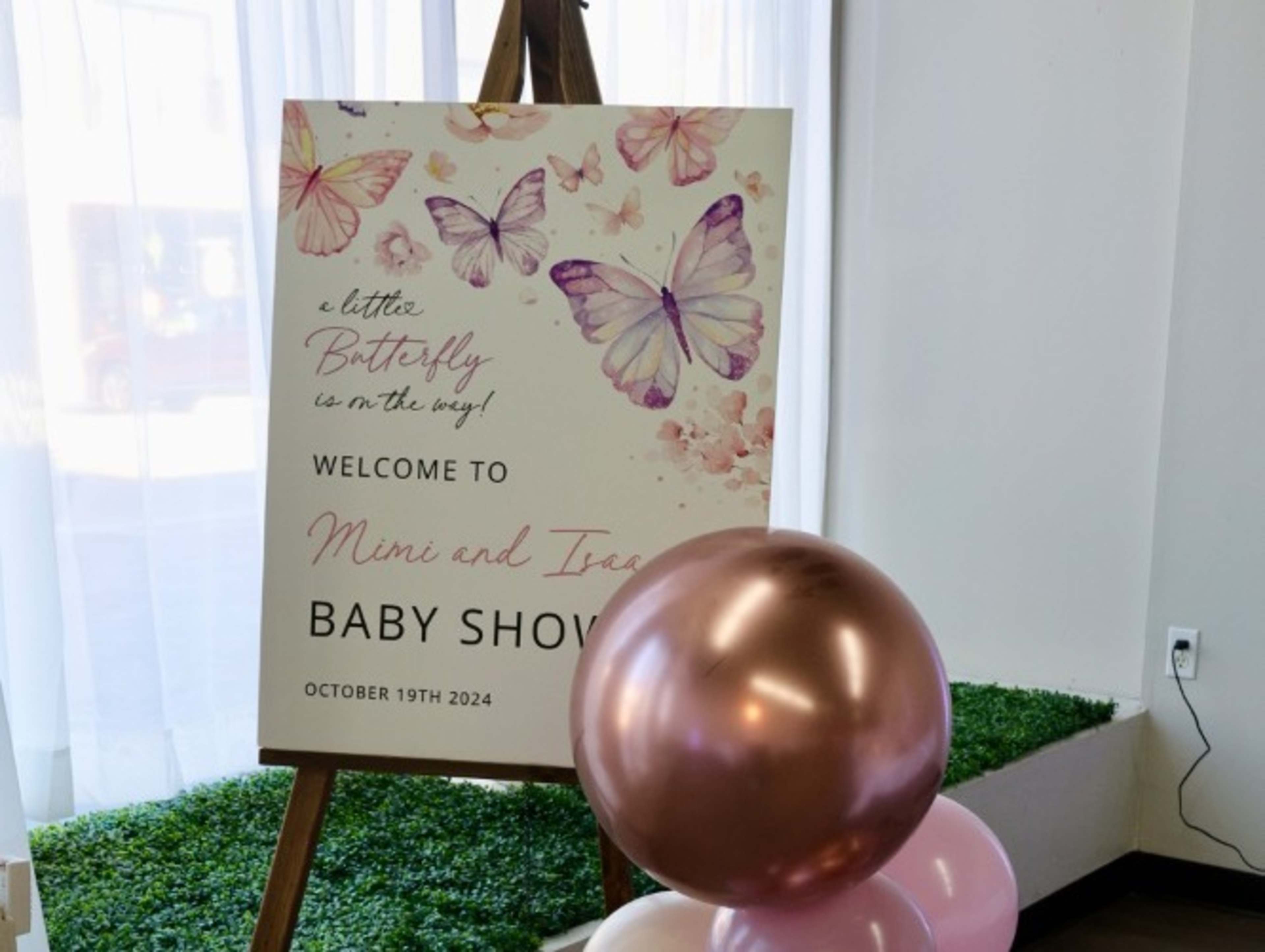 Welcome Sign with Easel and Balloons 