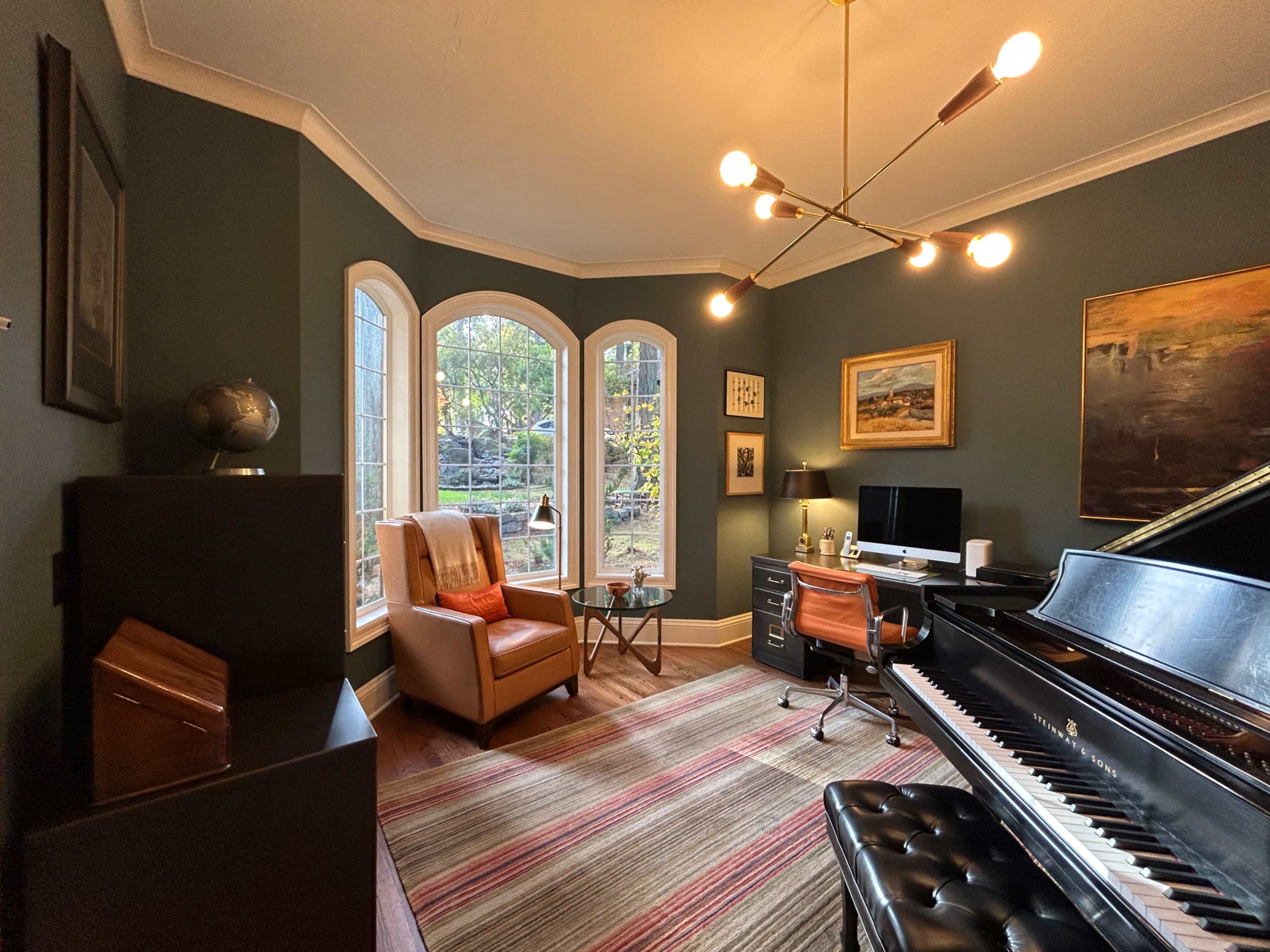 Modern Decor/ Rustic European Style Home Next to Forest Image in Lakeview - Summit, Lake Oswego, OR