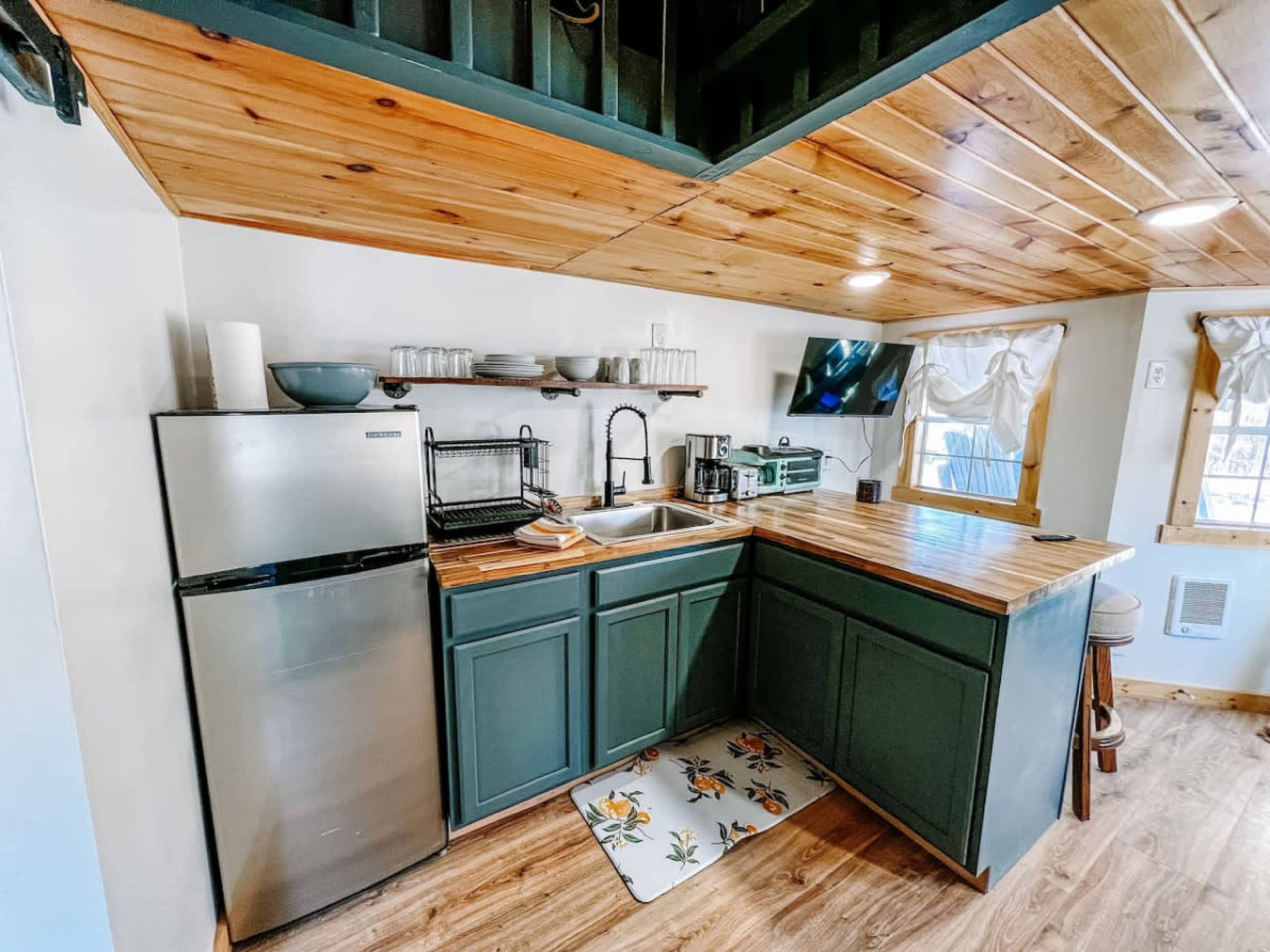 Tiny Cabin Farm Stay Image in Decatur, Indianapolis, IN