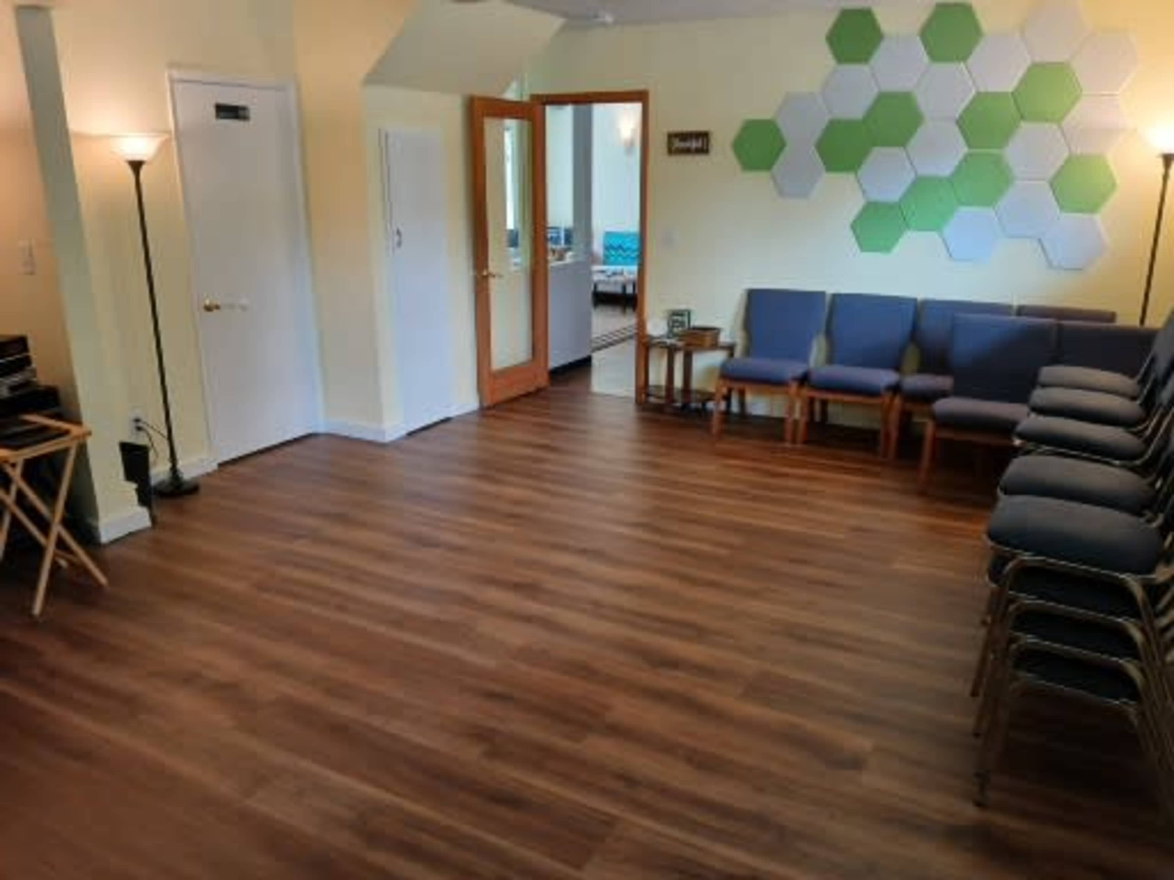 Suburban Space for Seminars, Workshops, Conferences, Dance and Yoga Classes Image in Wilkes East, Gresham, OR