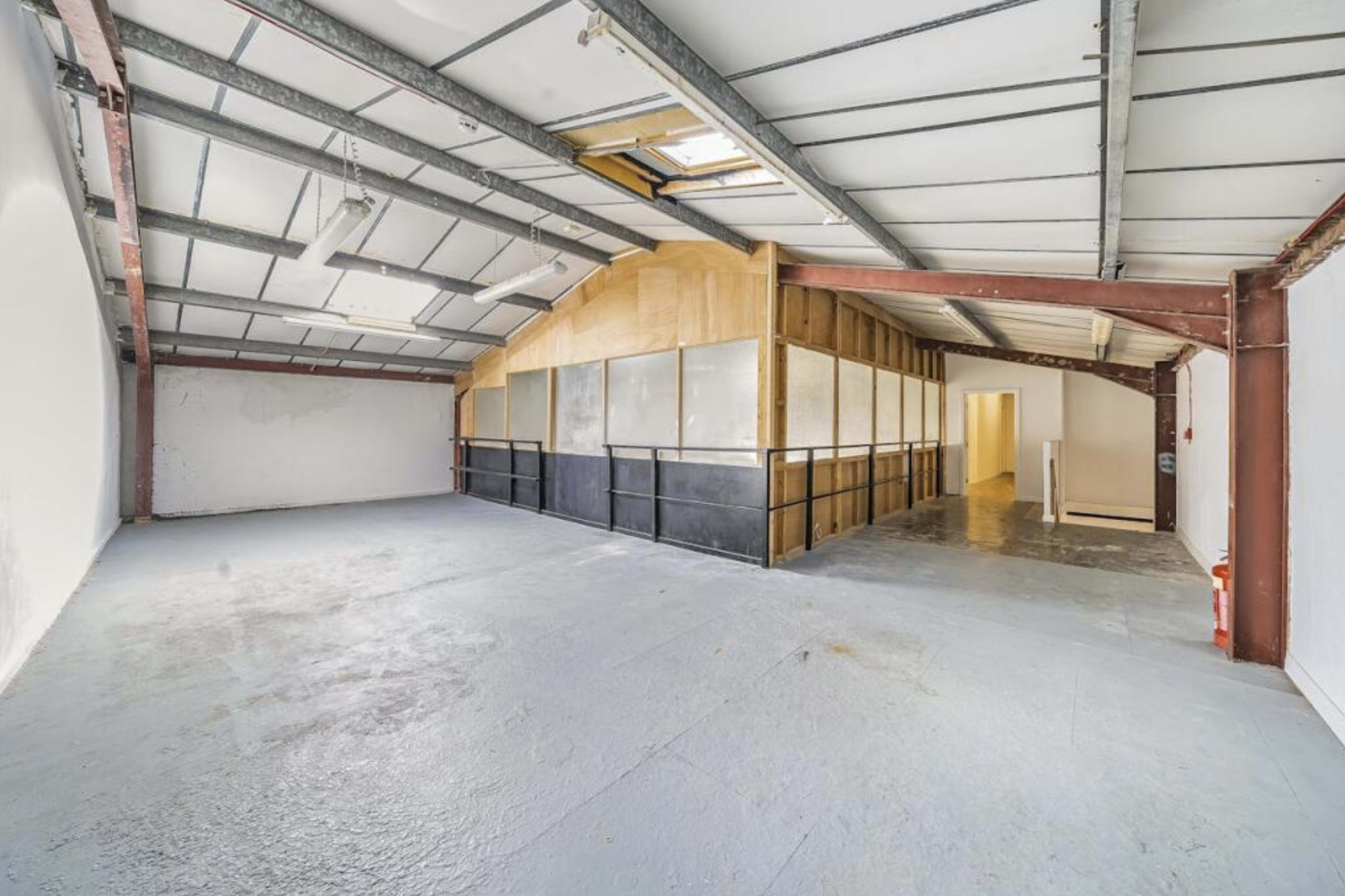 Spacious North London Warehouse for Creative Video & Film Productions Image in Finchley, London, ENG