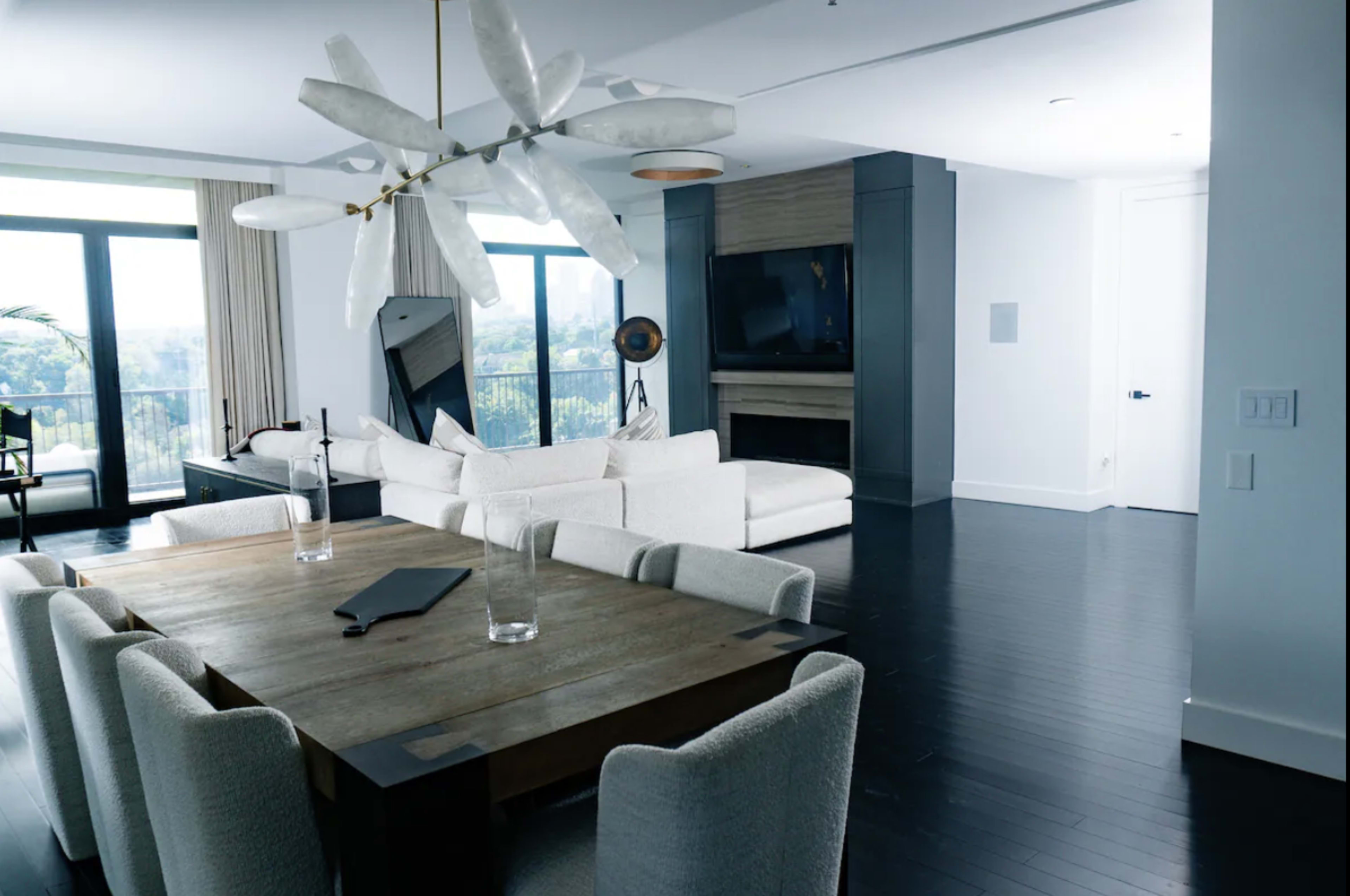 HUGE! Rare! XL Luxury Penthouse Buckhead / Midtown Image in Buckhead, Atlanta, GA