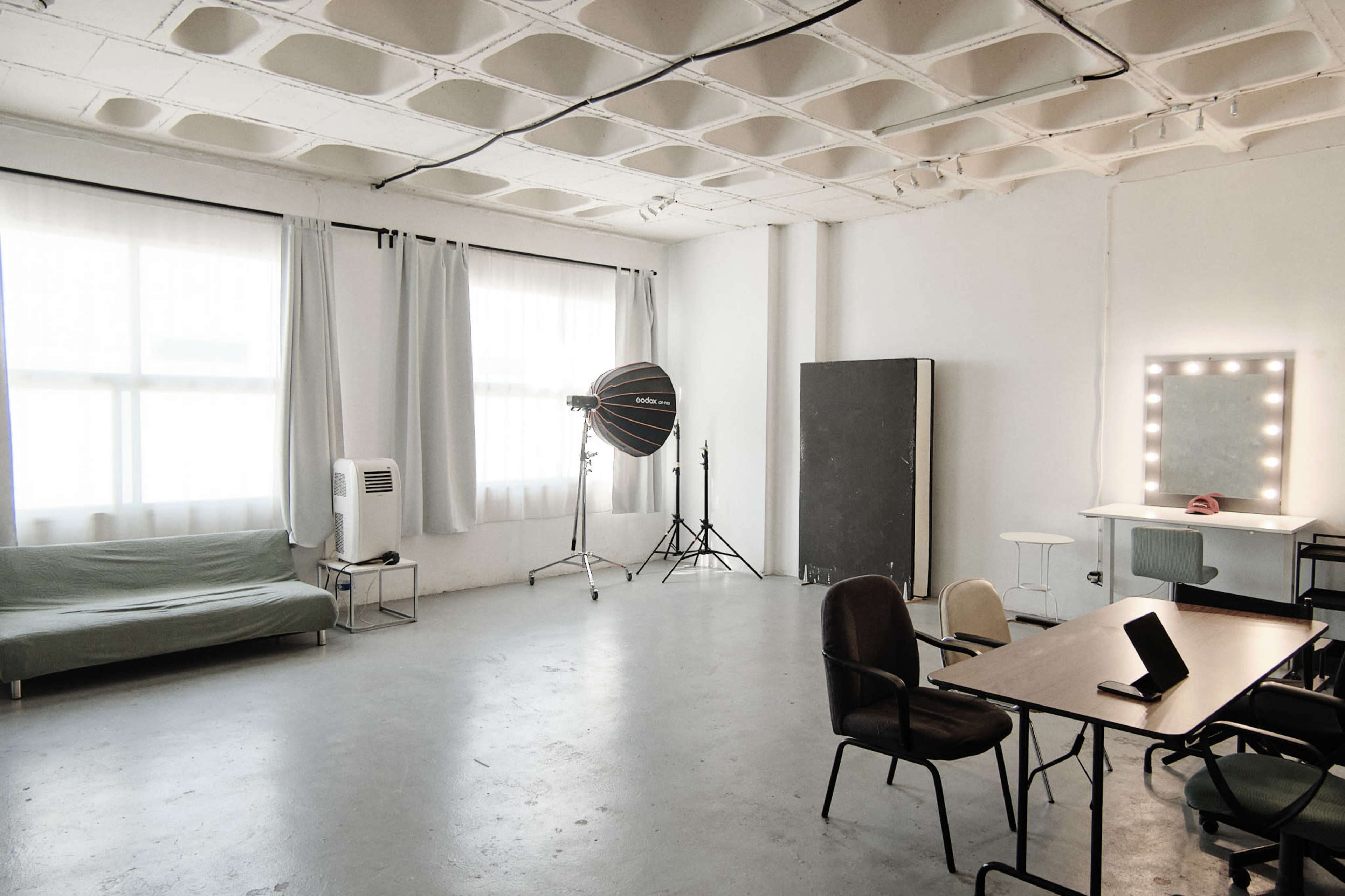 Natural Light Photography Studio Image in Simancas, Madrid, M