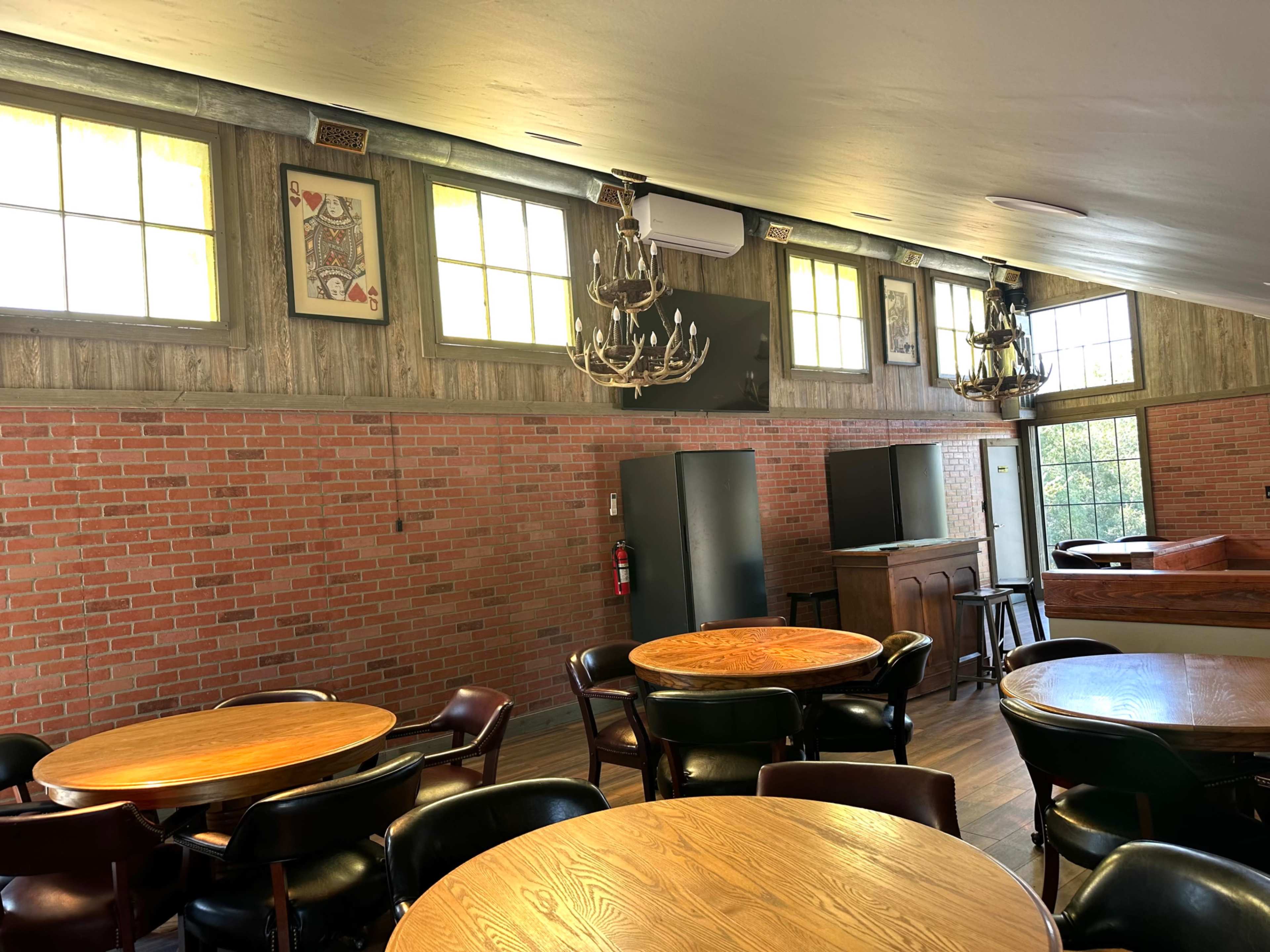 Rustic Lodge with Western Saloon Vibes & Private Event Rooms Image in Sioux Township, Parkville, MO