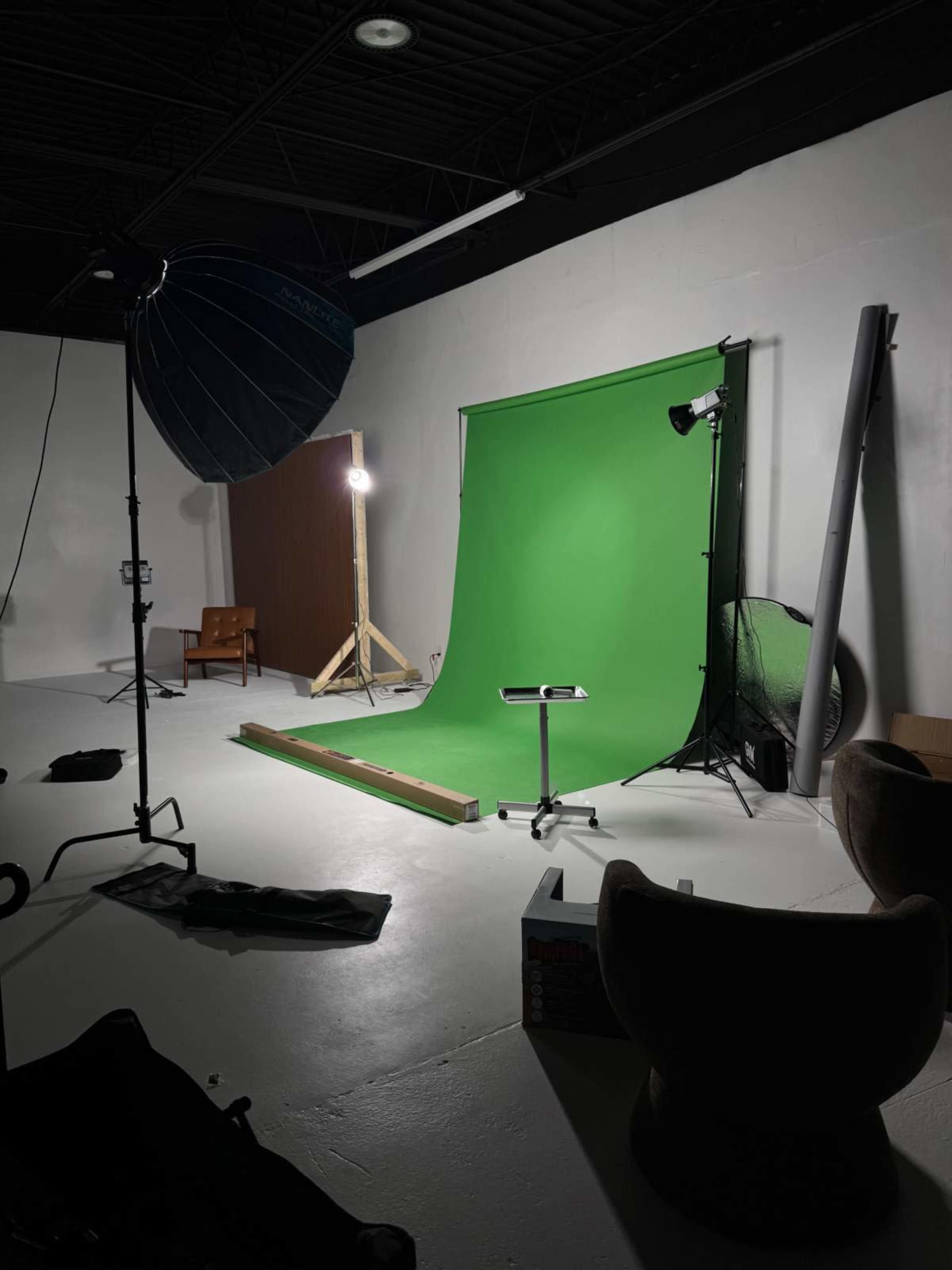 1600 Sq Ft Open Studio Space for Intimate Events - Movable backdrops and Furniture Image in , atlanta, GA