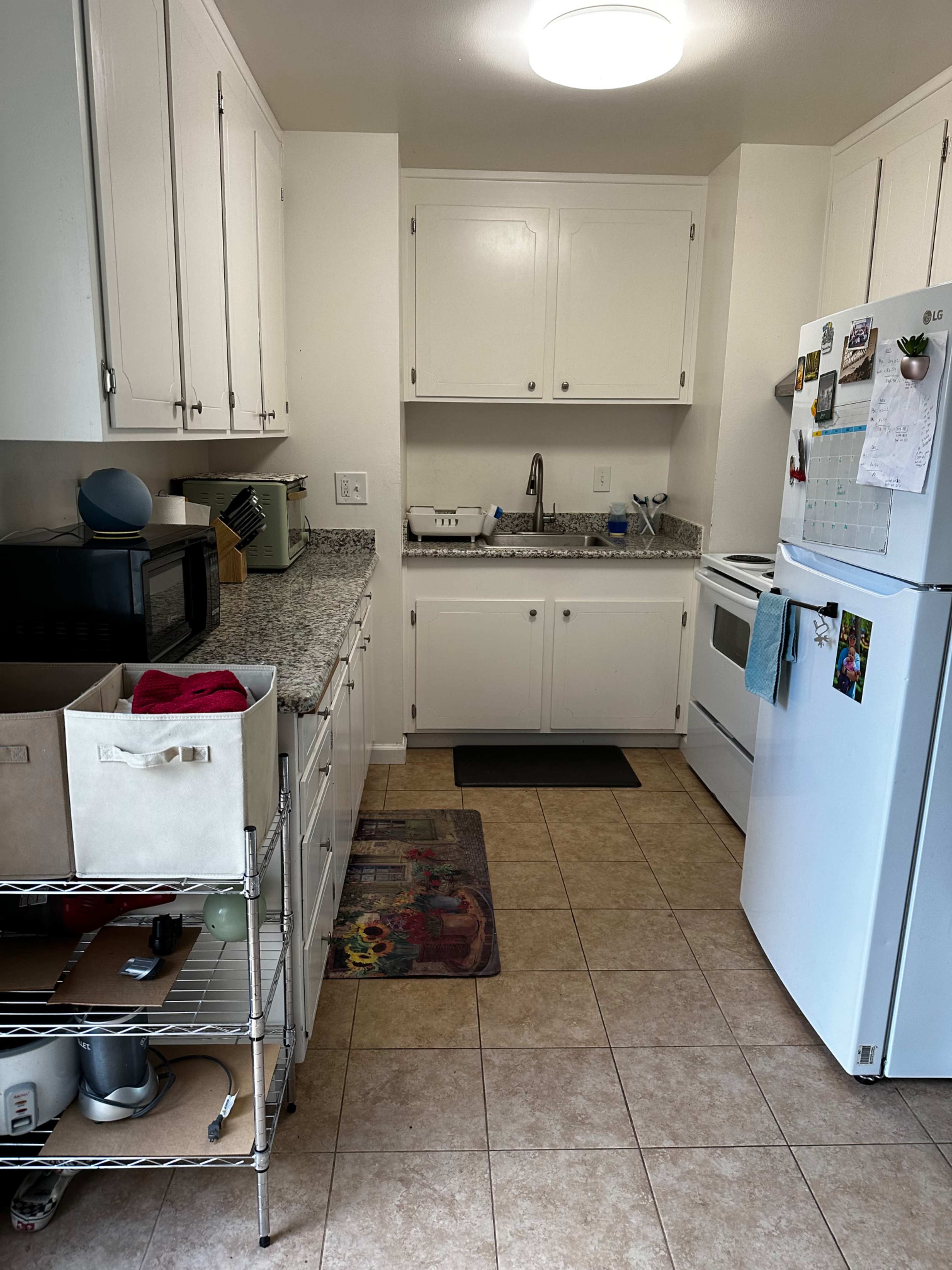 Is located close to downtown. Empty room in a 2 bed 1.5 bath apartment. Image in Livermore, Livermore, CA