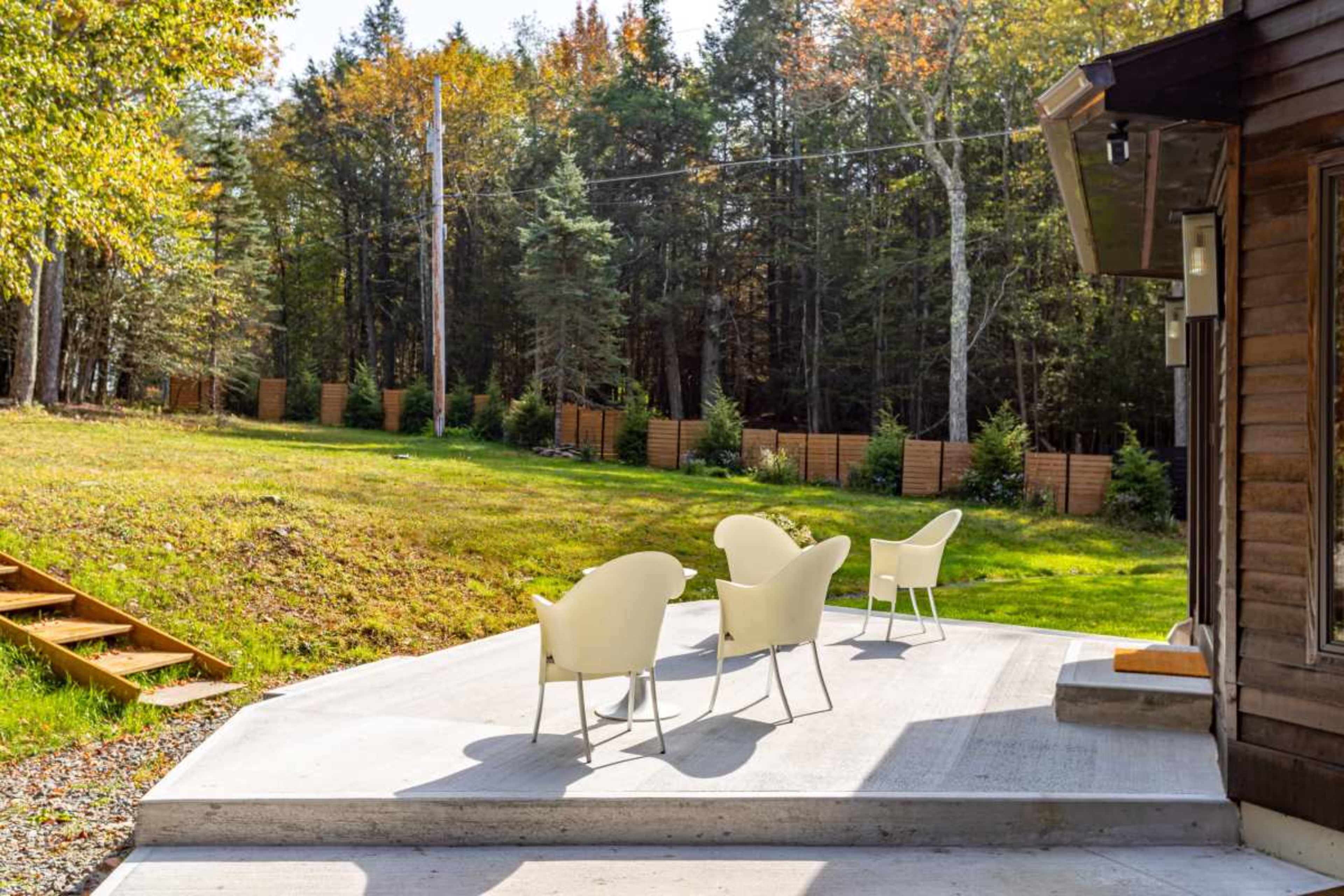 Catskills Contemporary on the edge of a mature forest Image in Callicoon, Jeffersonville, NY