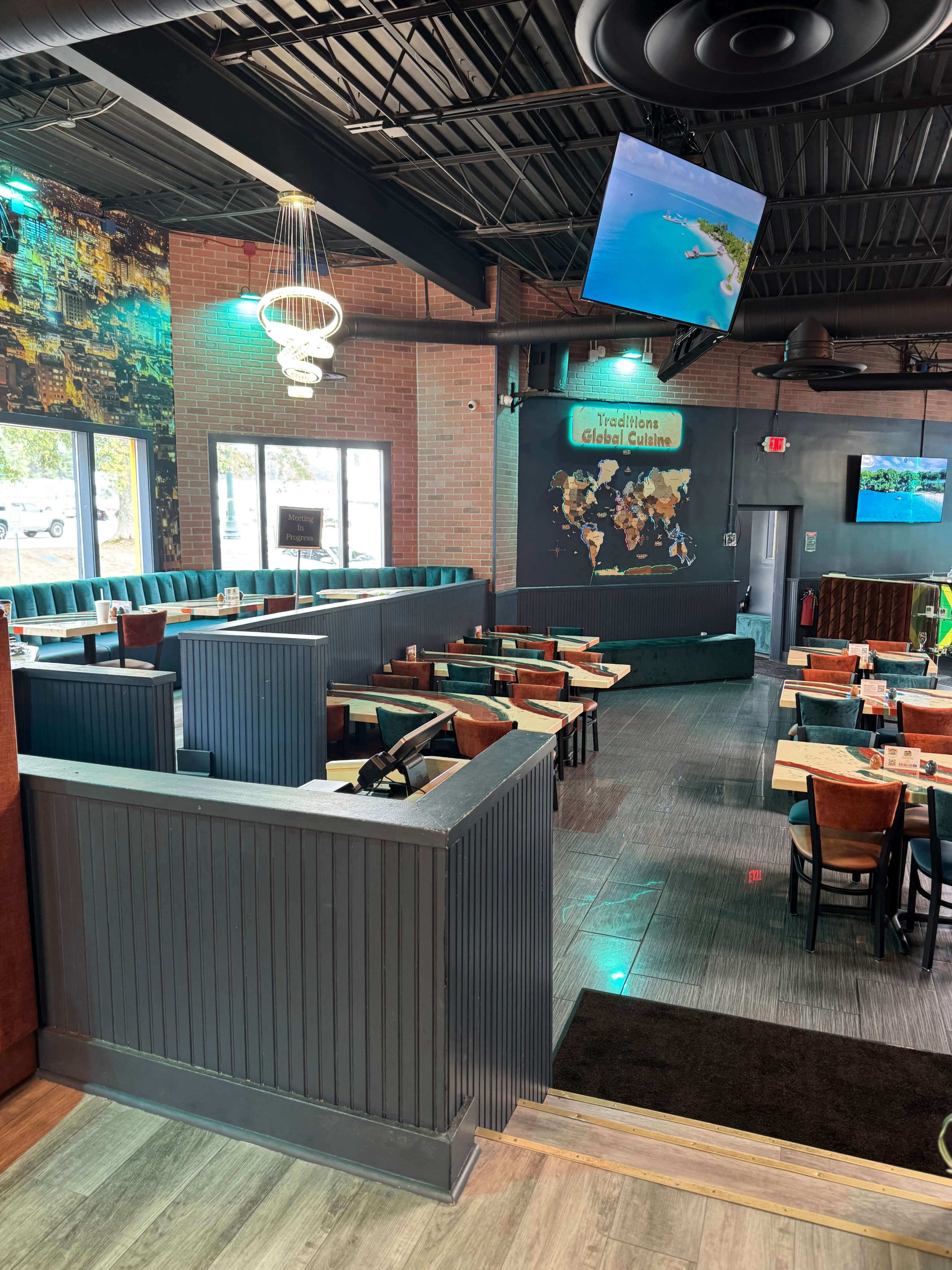 Large Modern Restaurant with Flexible Seating & Large Patio w/Patio Bar Image in Morrow, Morrow, GA