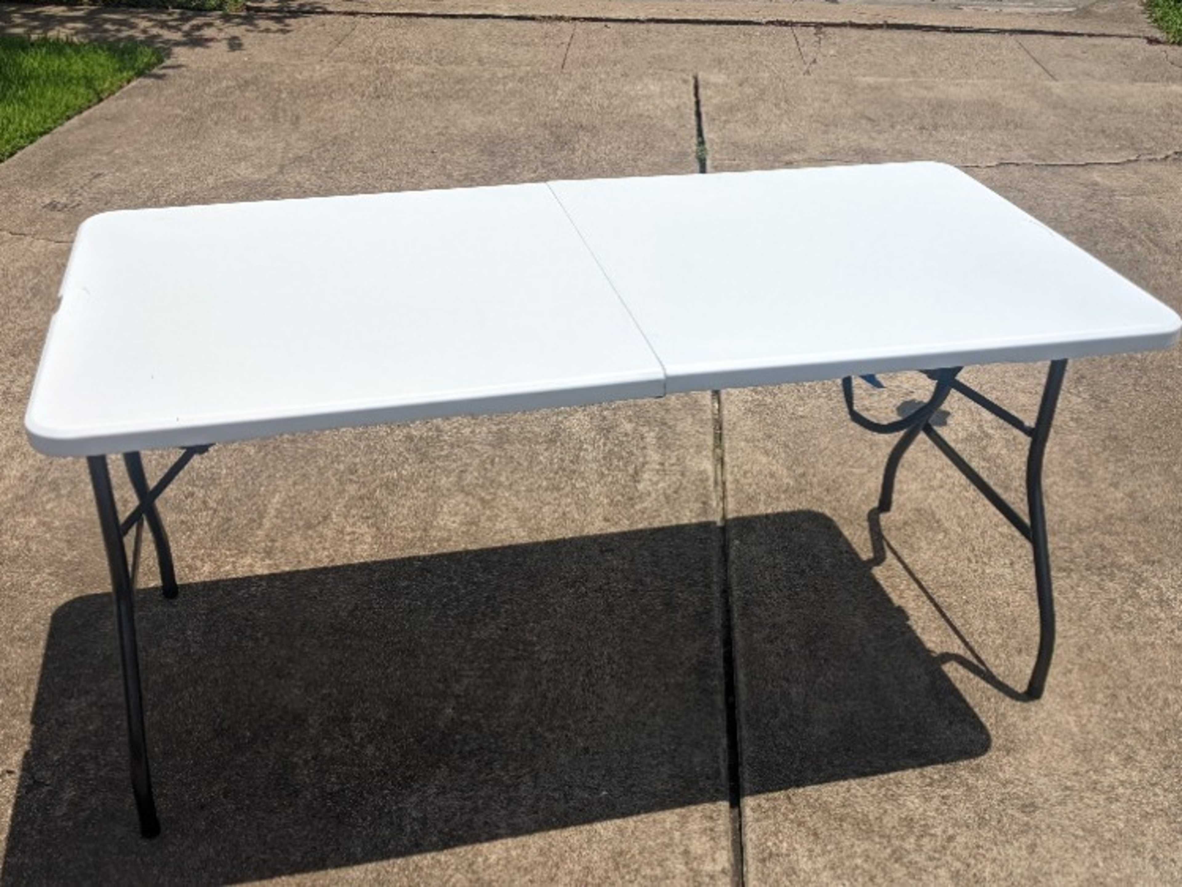 5 ft Table