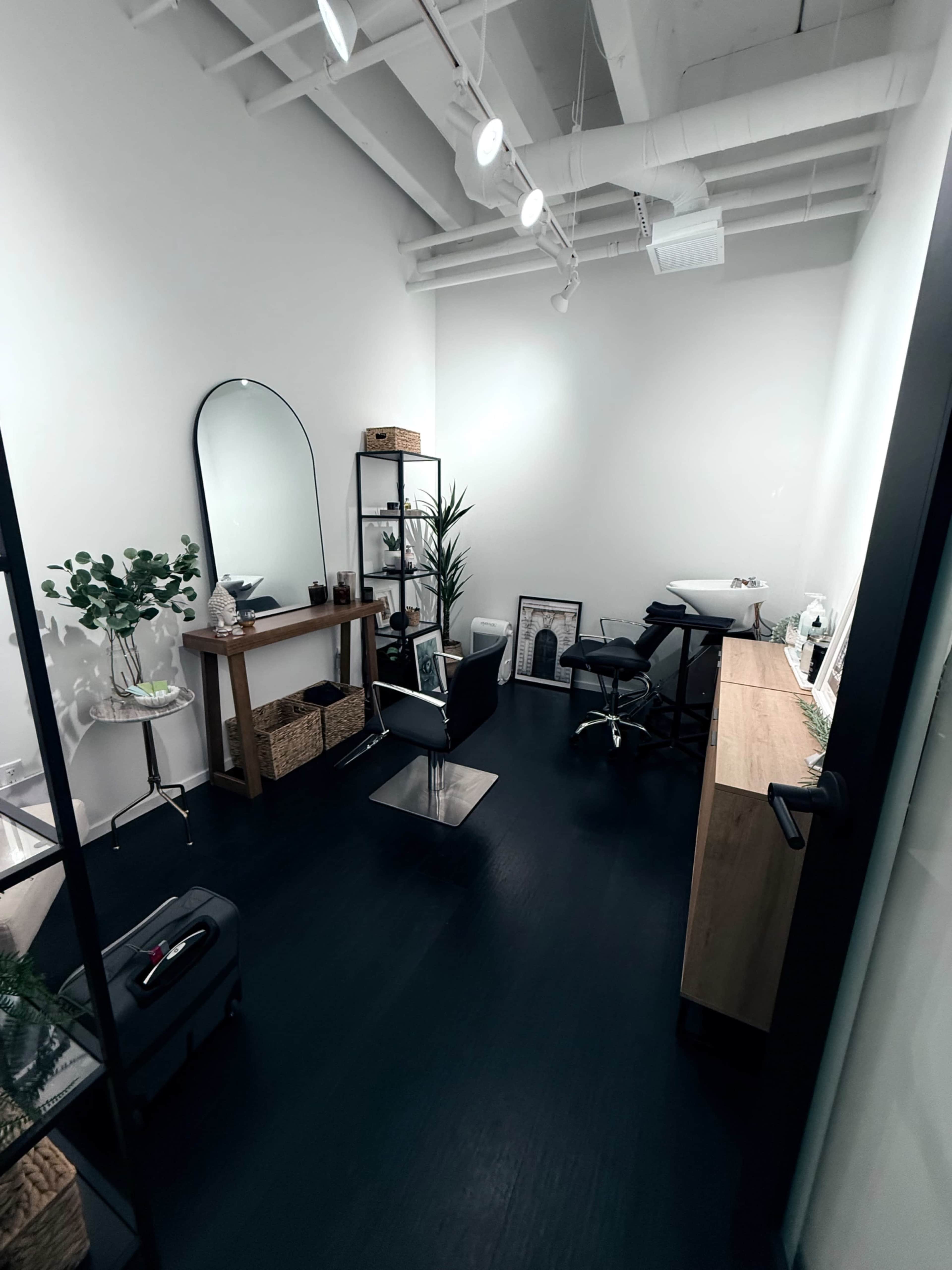 Modern Luxury Private Hair Studio Image in Central LA, West Hollywood, CA