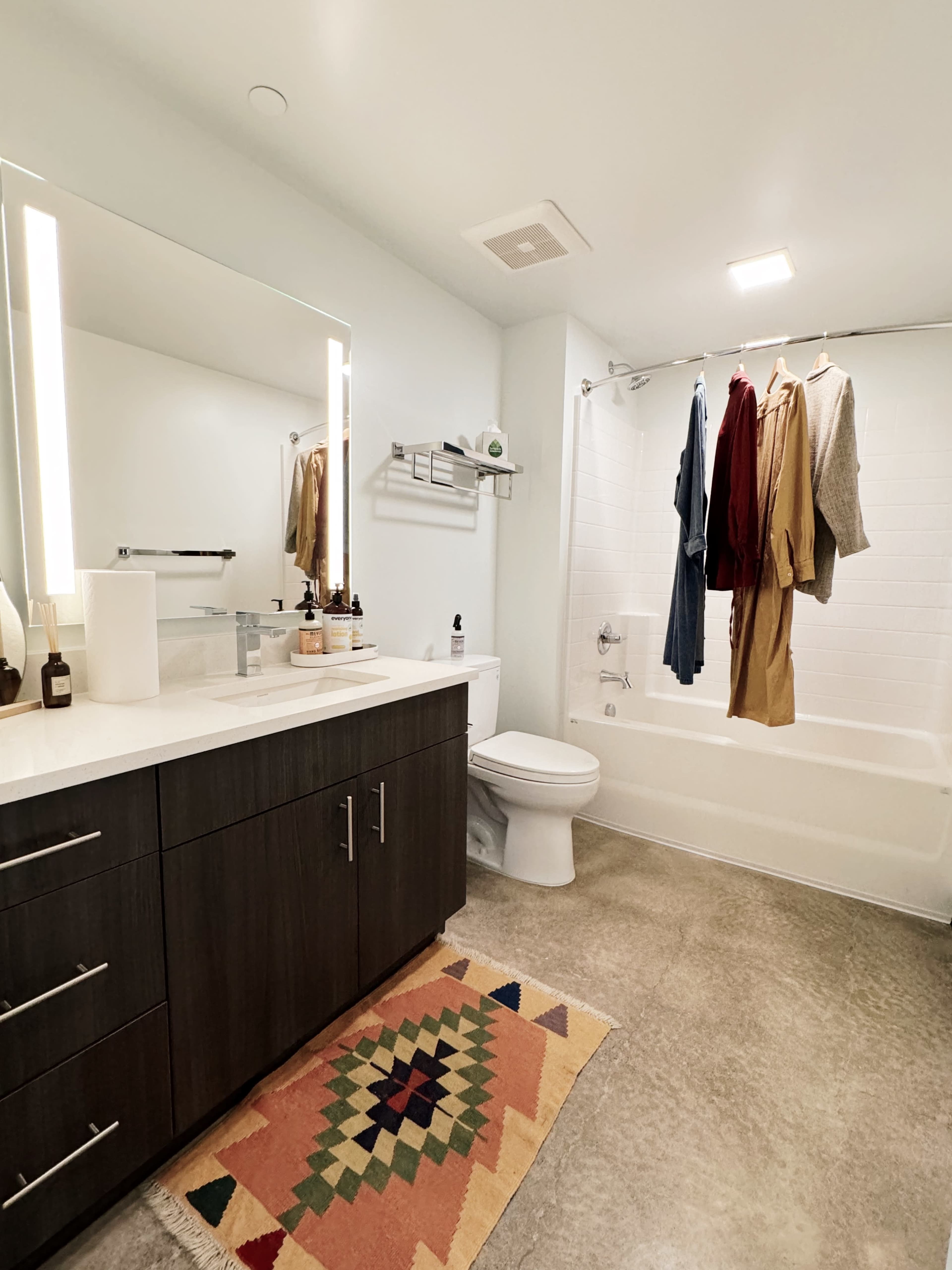 Urban Daylight Studio with direct street access- versatile aesthetic Image in Southeast Portland, Portland, OR