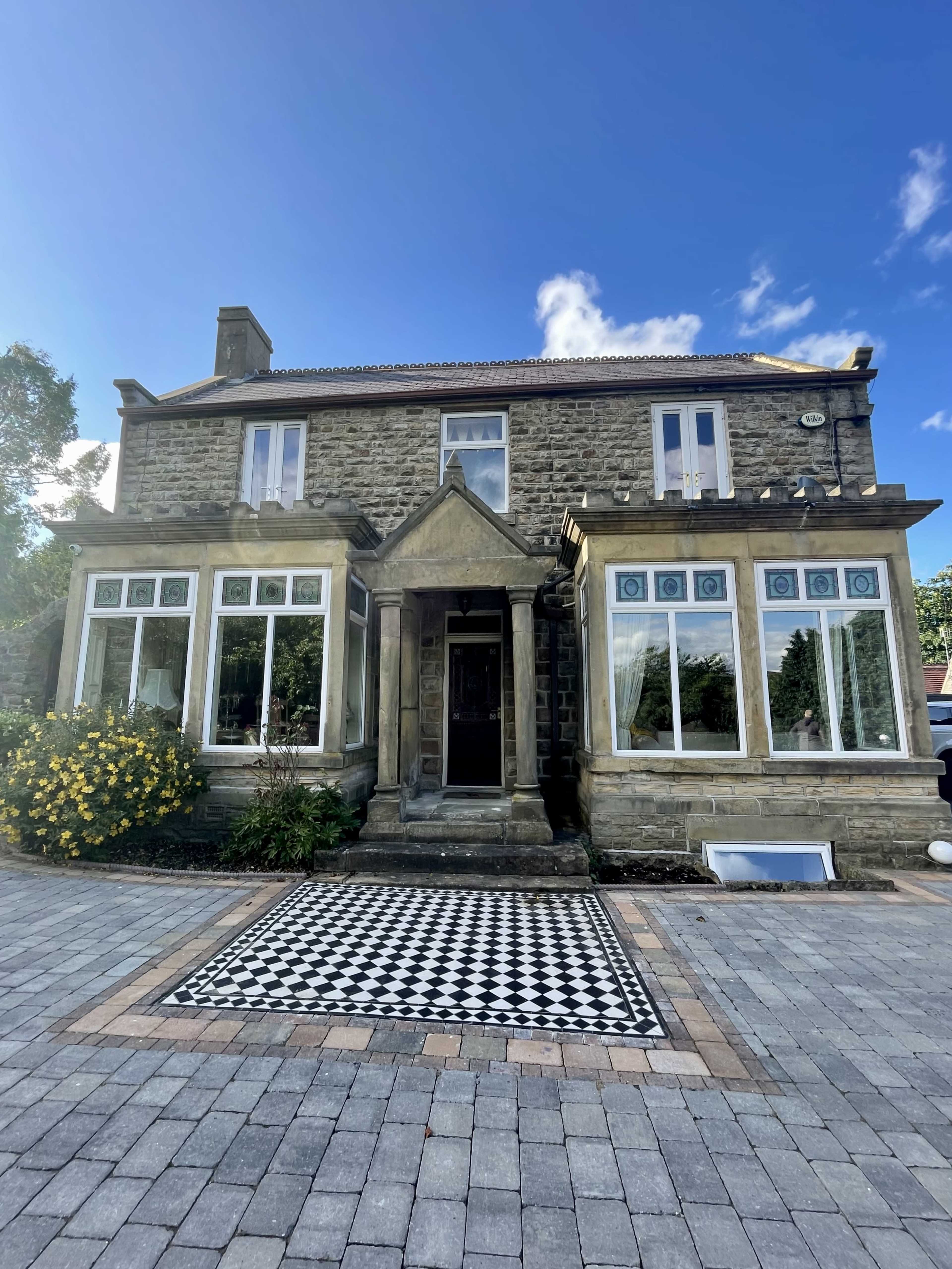 Country House, ex Officers’ Mess, edge of Peak District with 2 acres plus swimming pool. Image in Totley, SHEFFIELD, ENG
