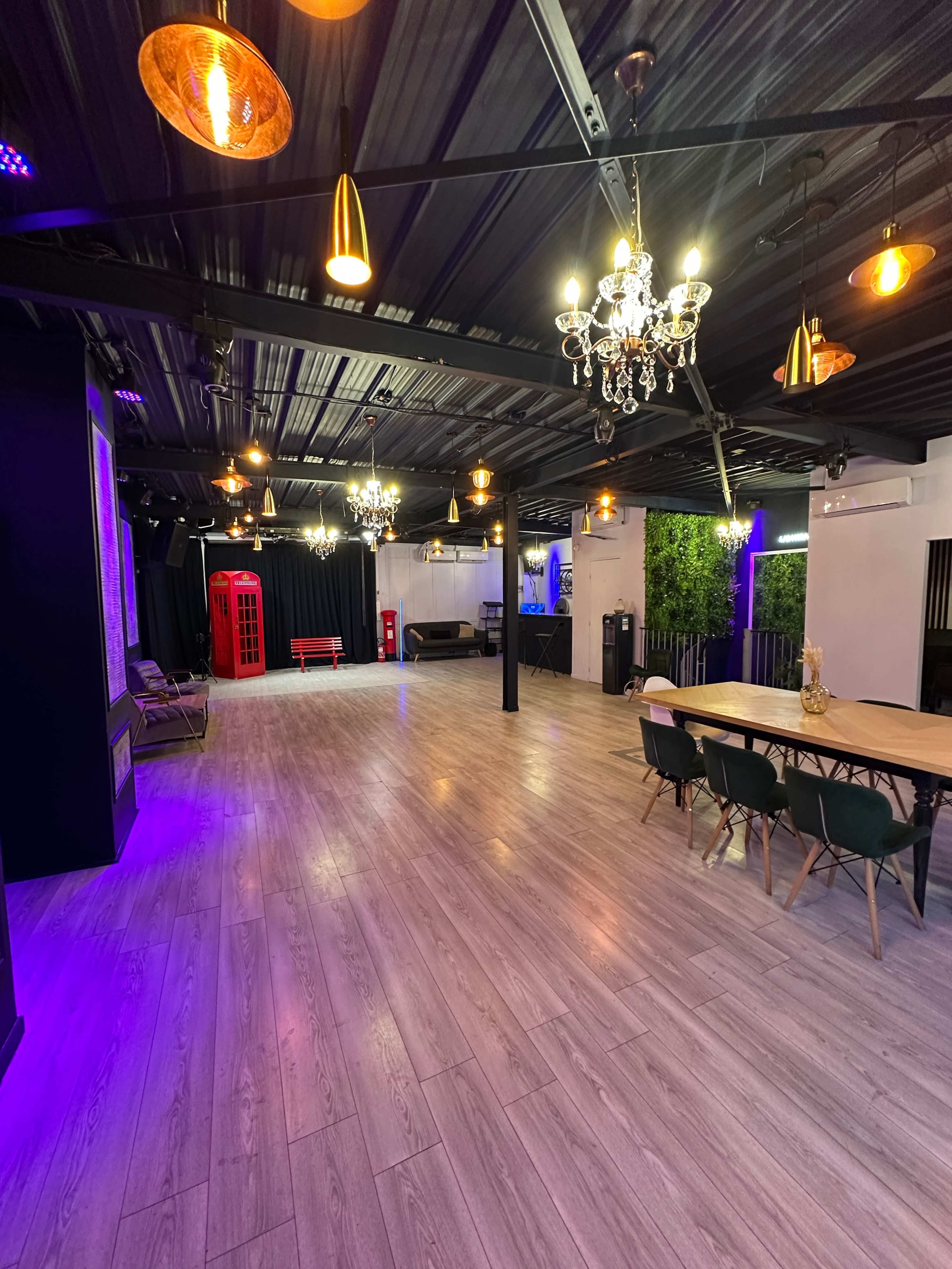 Salle de Fête Ultra Équipée – Style Industriel Chic – Entièrement Rénovée 🖤 Image in , Alfortville