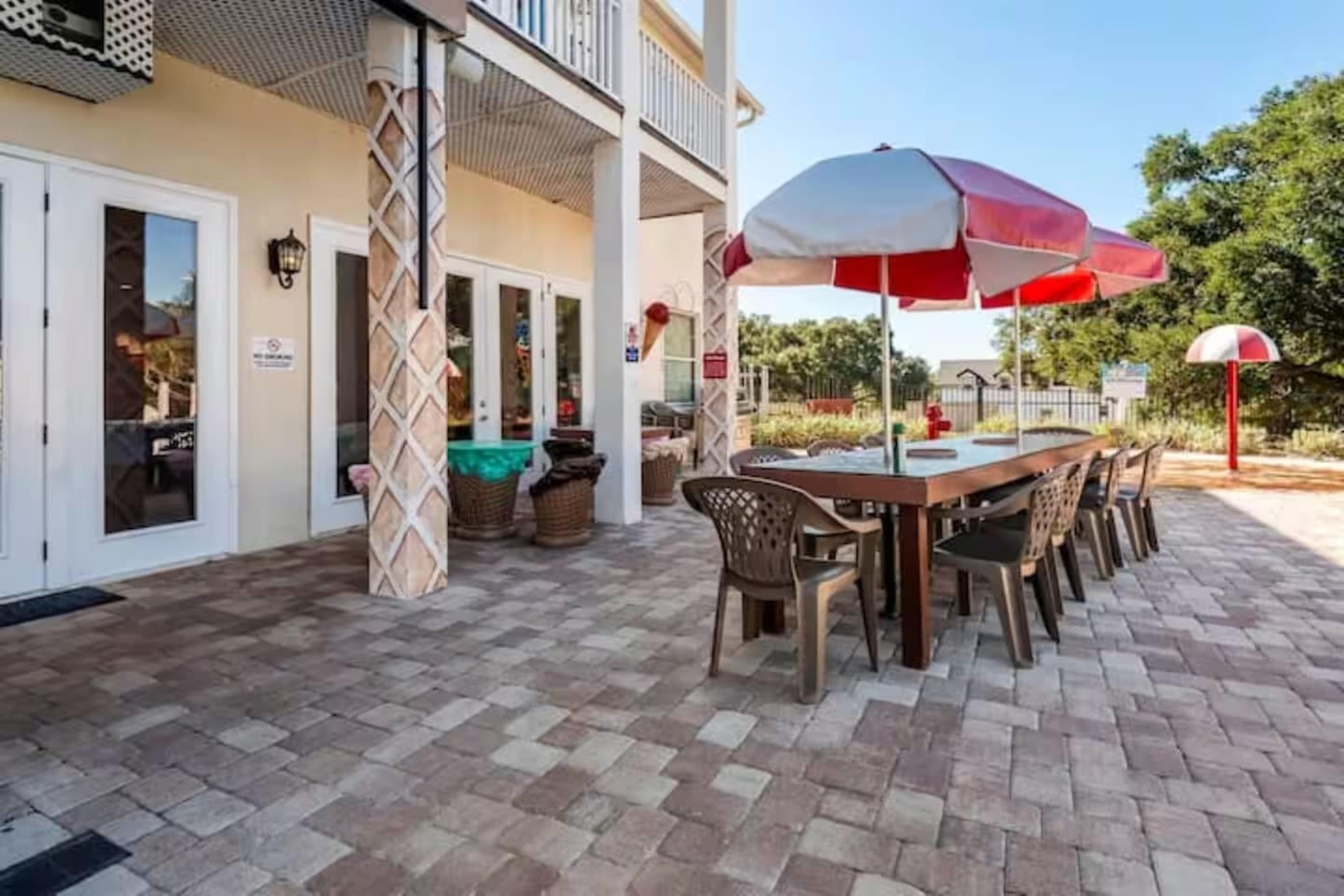 5 Acre Sweet Escape House | The Sweet Escape Mansion Candy House Near ...
