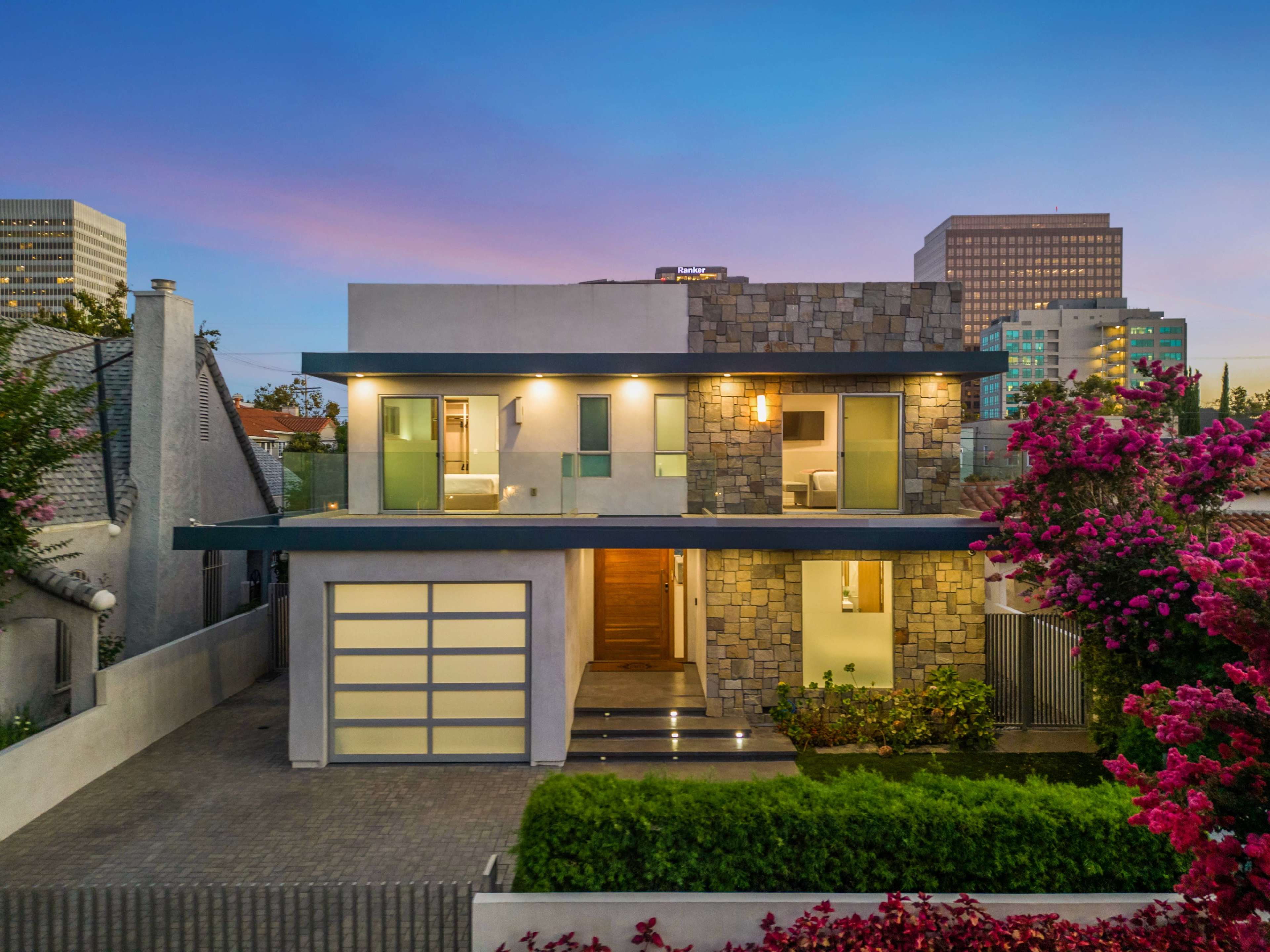 LINDENHURST PALM-FRAMED POOL VILLA/ GLASSY GLOW Image in Beverly Grove, Los Angeles, CA