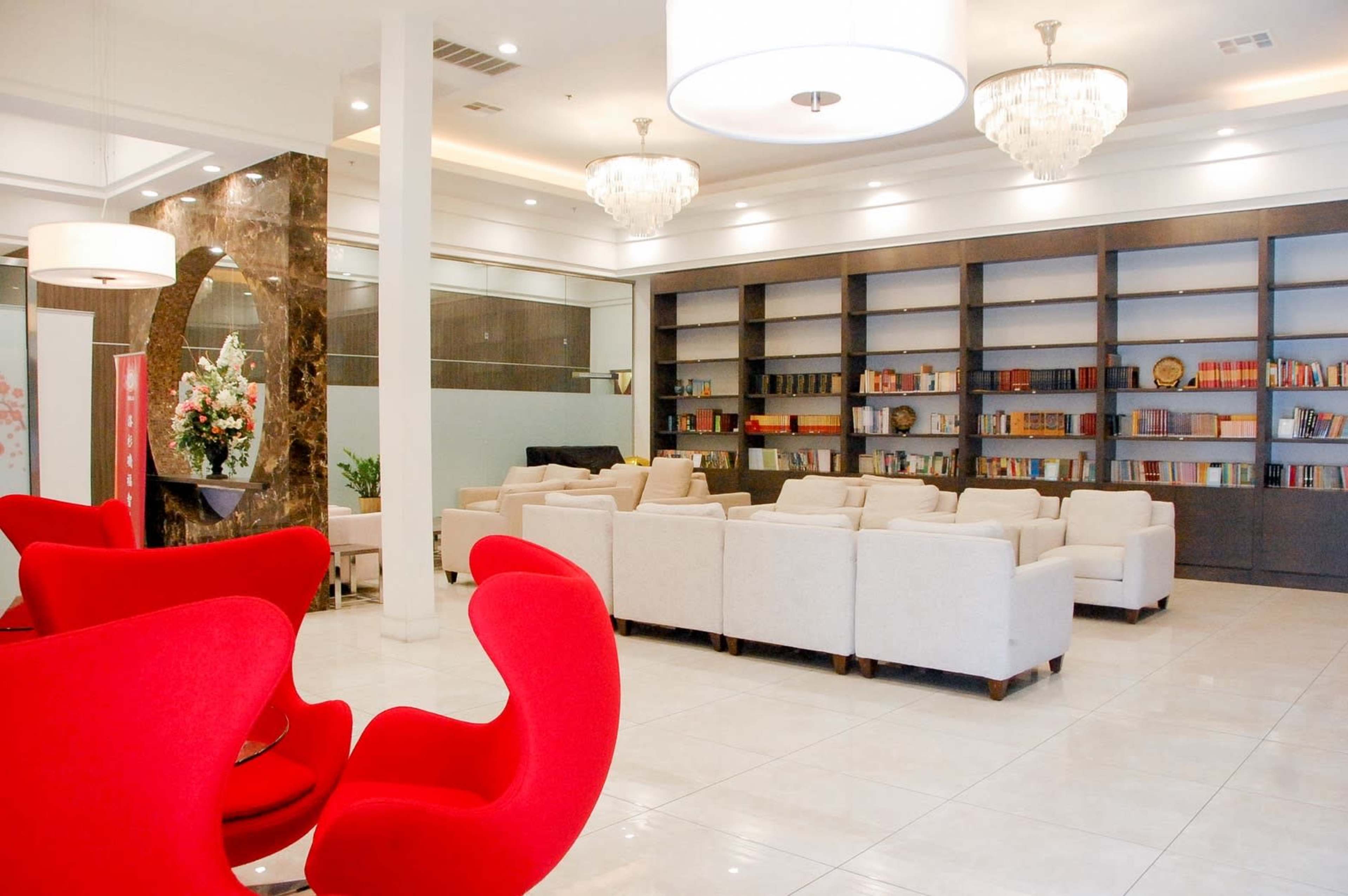 Spacious Flex Meeting, Workshop & Conference Space in Pomona Image in Pomona, Pomona, CA