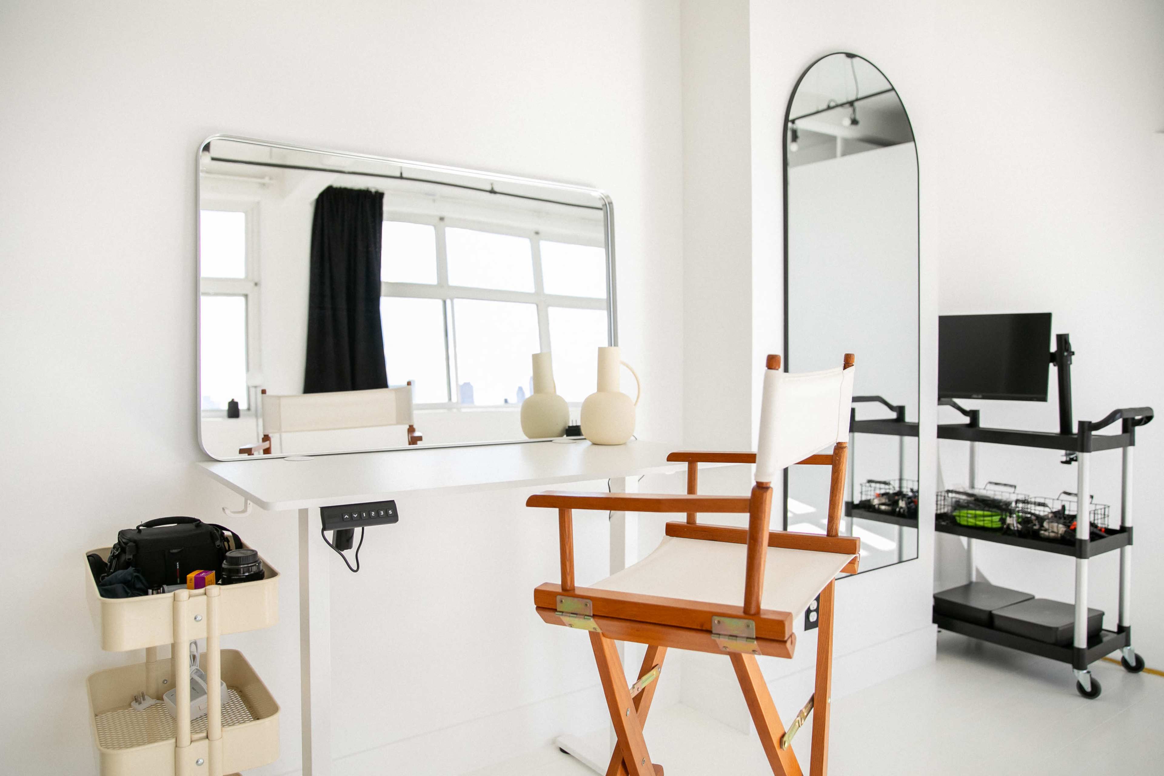 Spacious Minimalistic Photo Studio with lots of Natural Light Image in Greenpoint, Brooklyn, NY