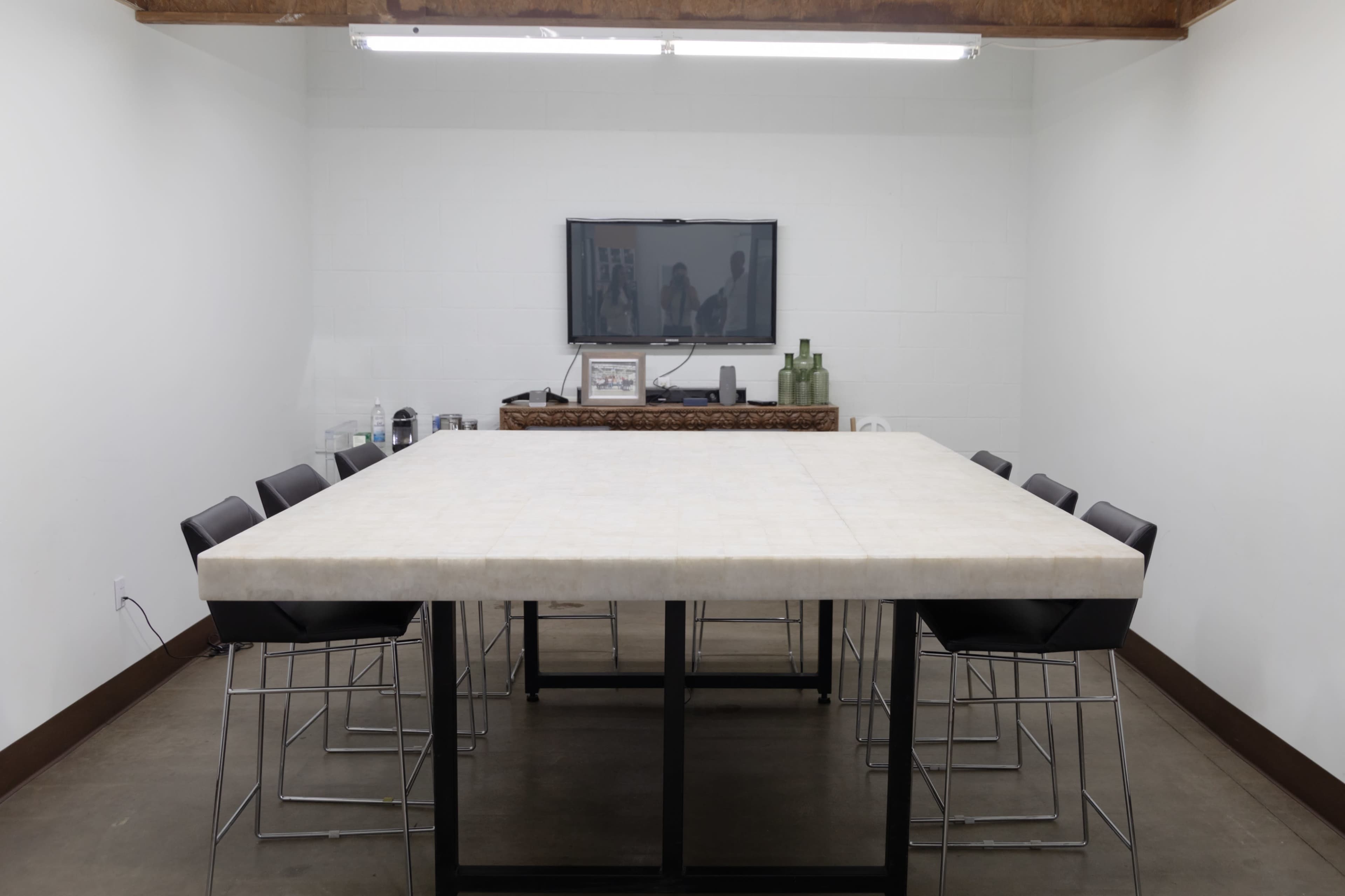 Fully-Equipped Spacious Photo & Video Studio with Pre-lit Cyc in Downtown LA Image in Central LA, Los Angeles, CA
