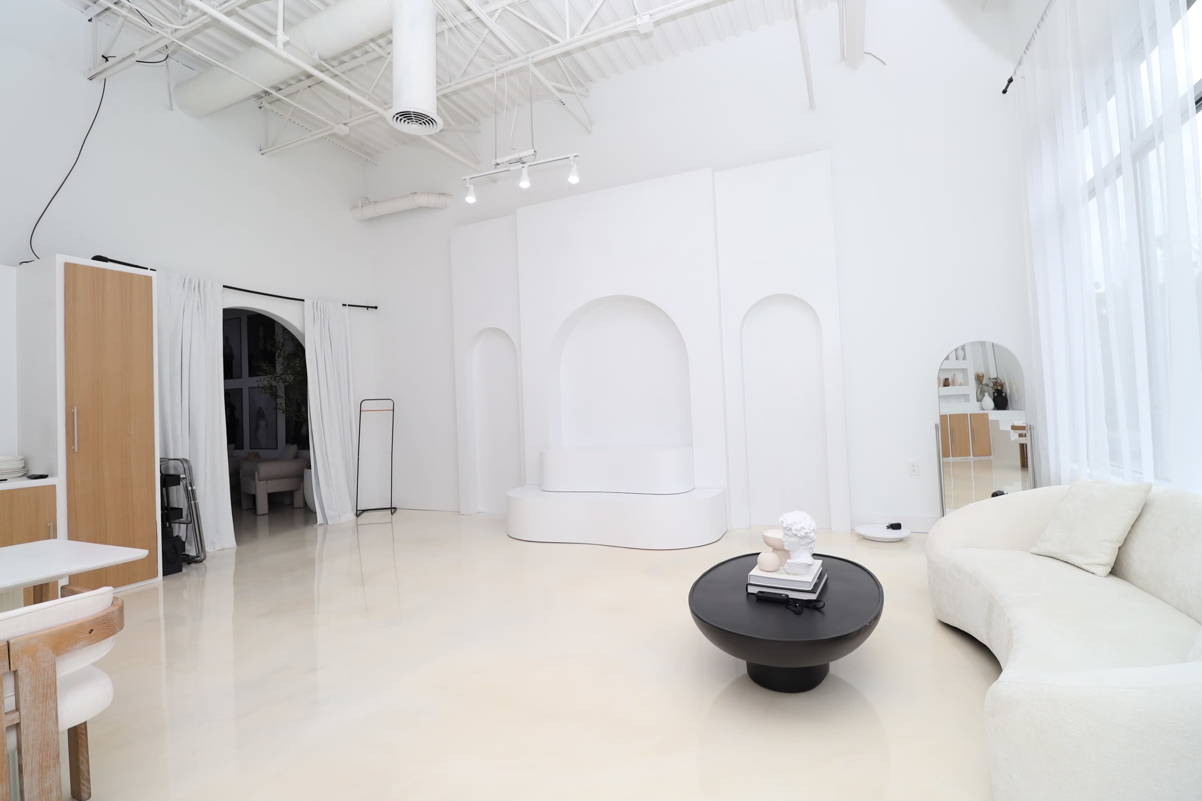 Modern Luxury Natural-Light Photo Studio — Metro Atlanta (Suwanee, Ga) for Photoshoots, Content Creation, Events, Classes Image in Suwanee, Suwanee, GA