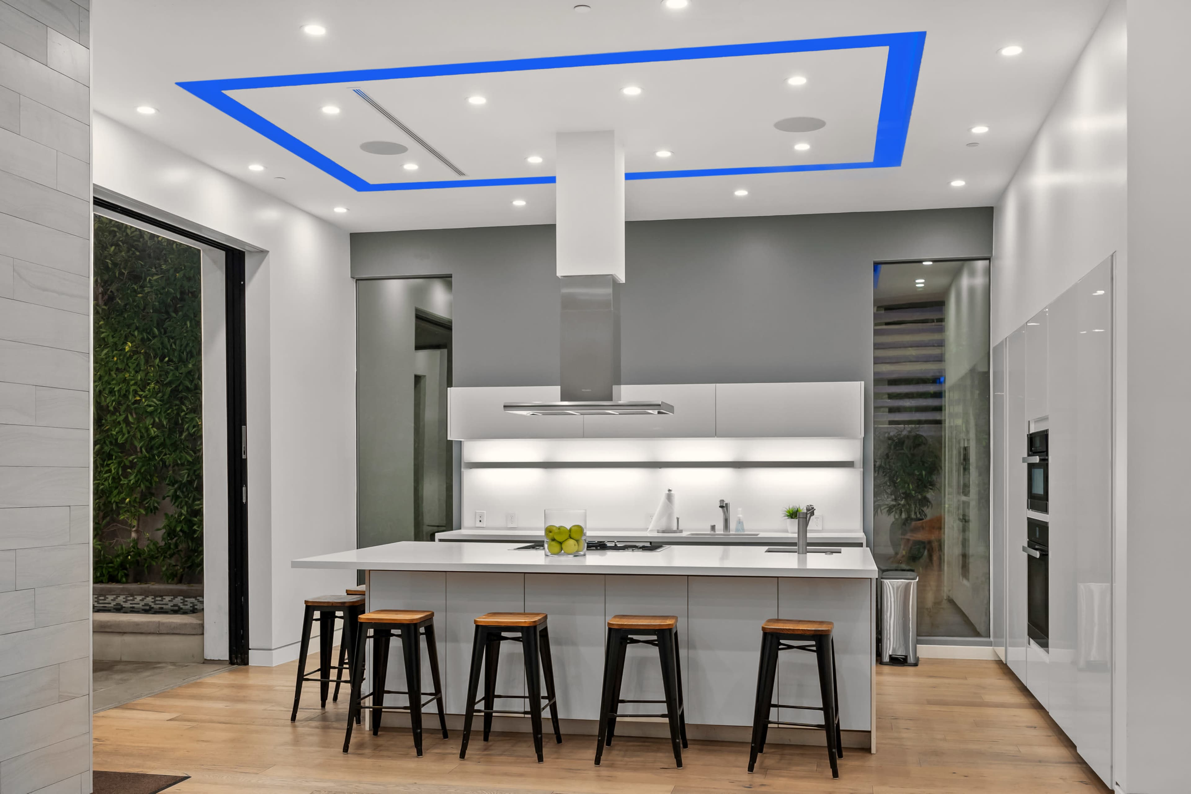 ORLANDO SLEEK MODERN ARCHITECTURAL HOME Image in Beverly Grove, Los Angeles, CA