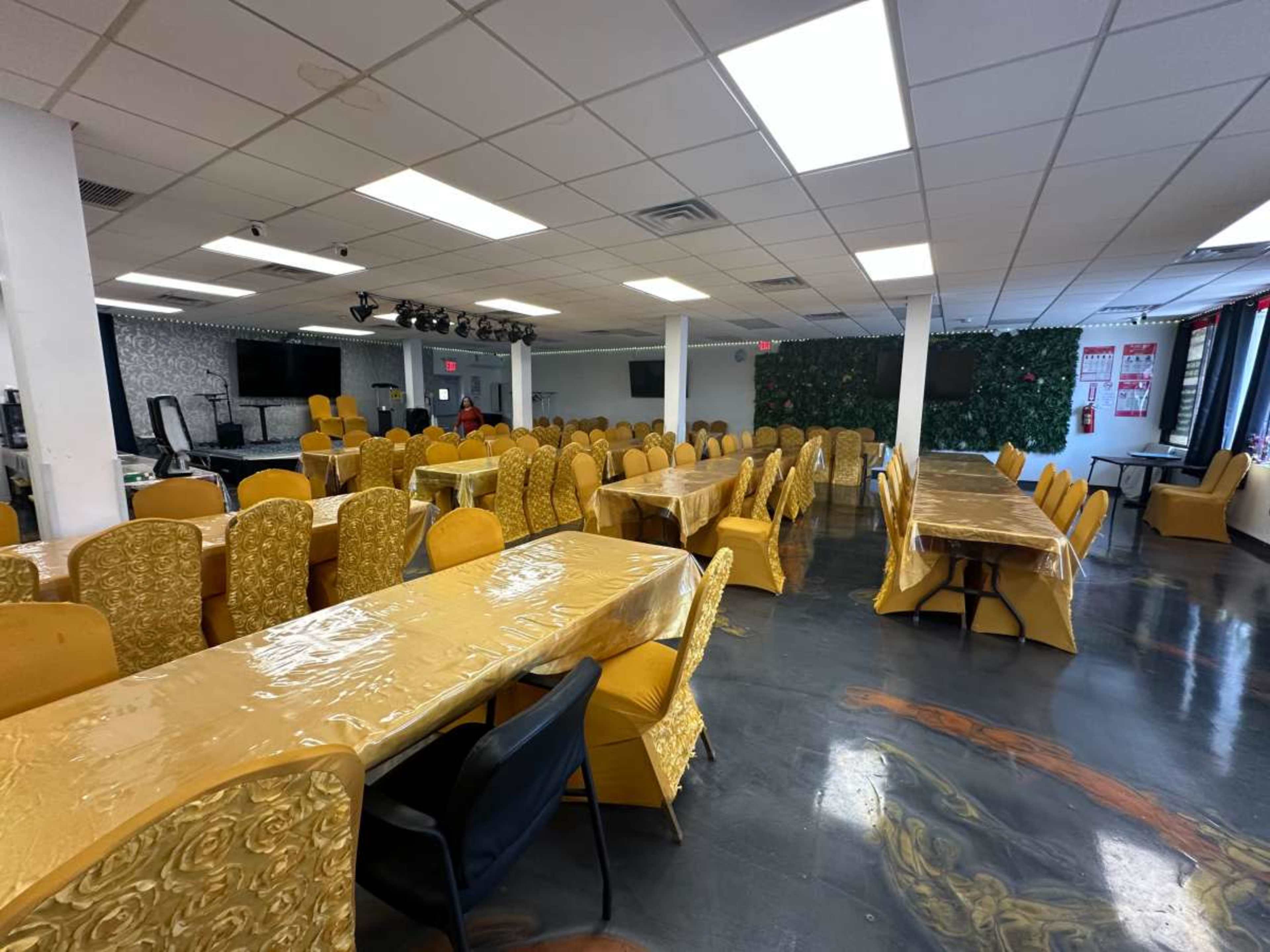 Large Event Space in Queens with Tables and chairs Image in Floral Park, Queens, NY