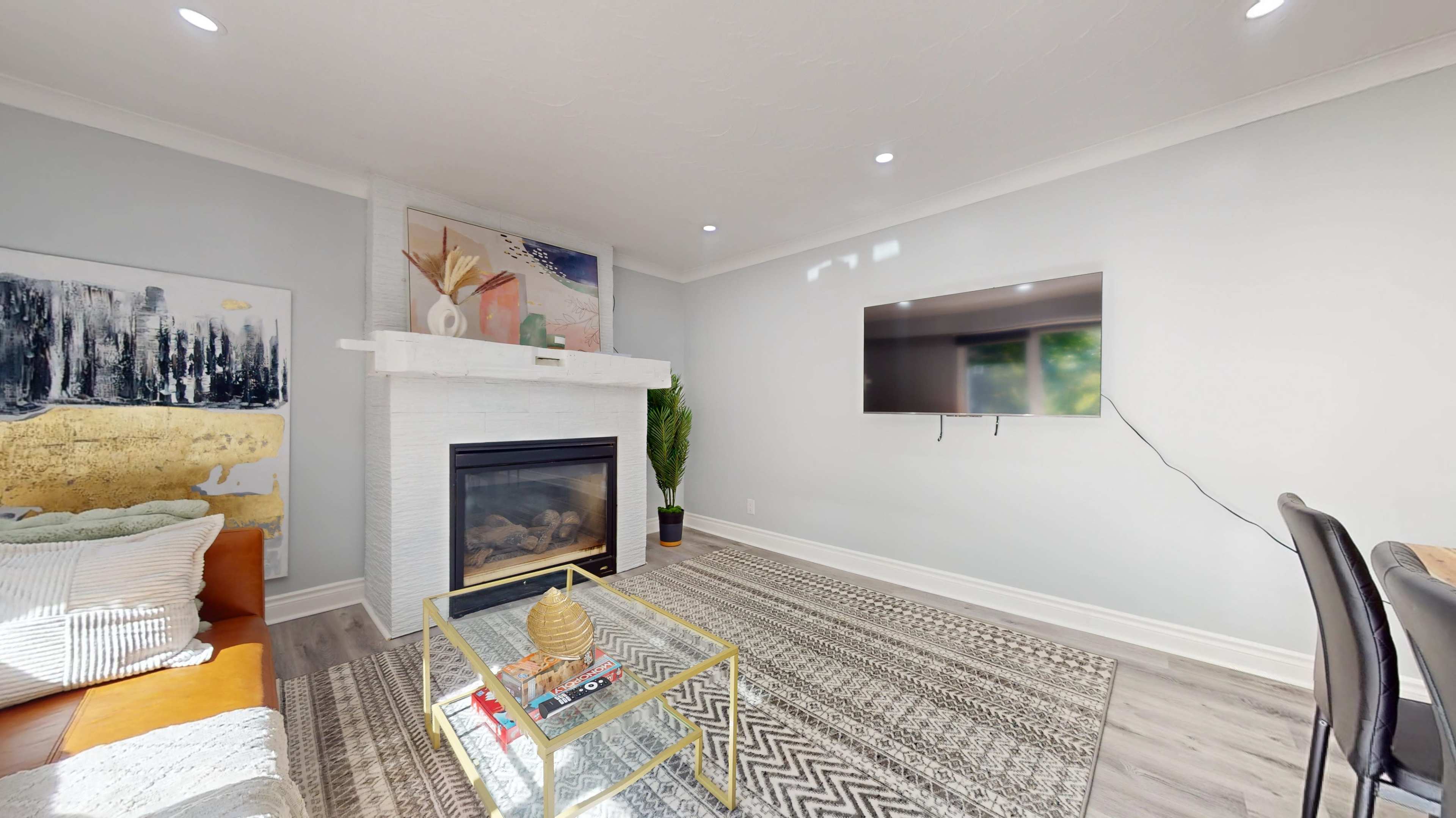 10 Acre Farm House with Pool & Ponds Image in East Gwillimbury, East Gwillimbury, ON