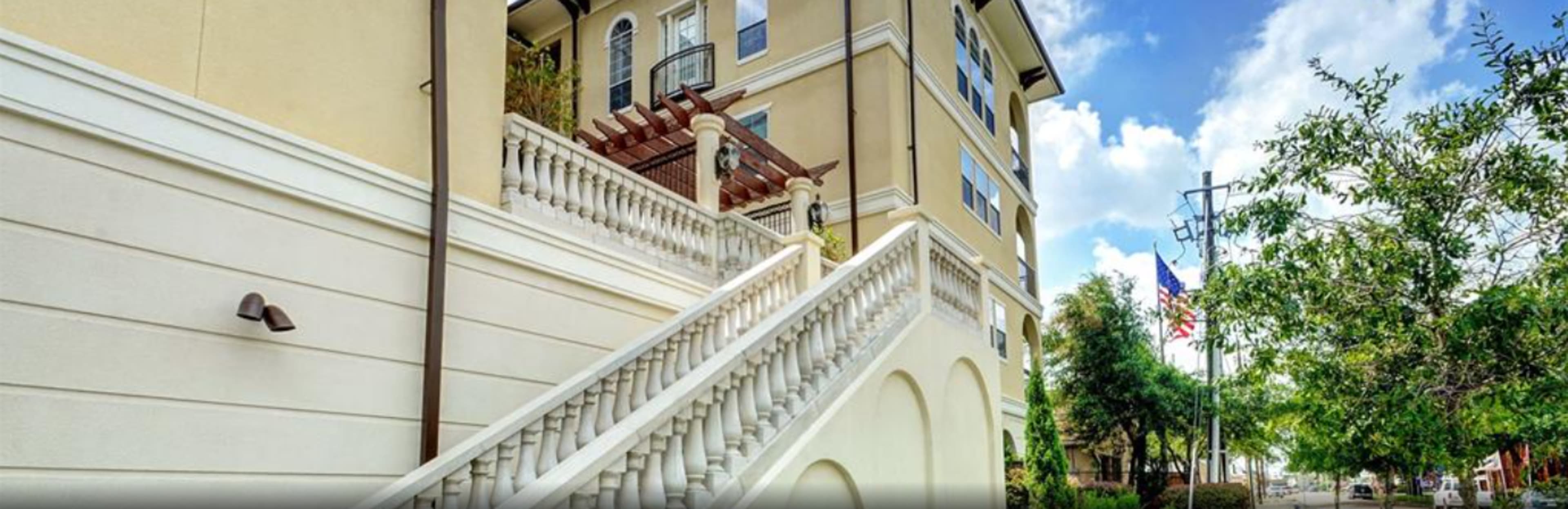 Contemporary Loft with Natural Lighting and City View Image in Gulfton, Houston, TX